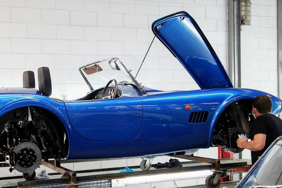 Wallpaper #iWfu65IBSpphPi3-cE84201 Ac Cobra Series 1 is an All Electric Classic with 308 Hp and 150 Mile Range