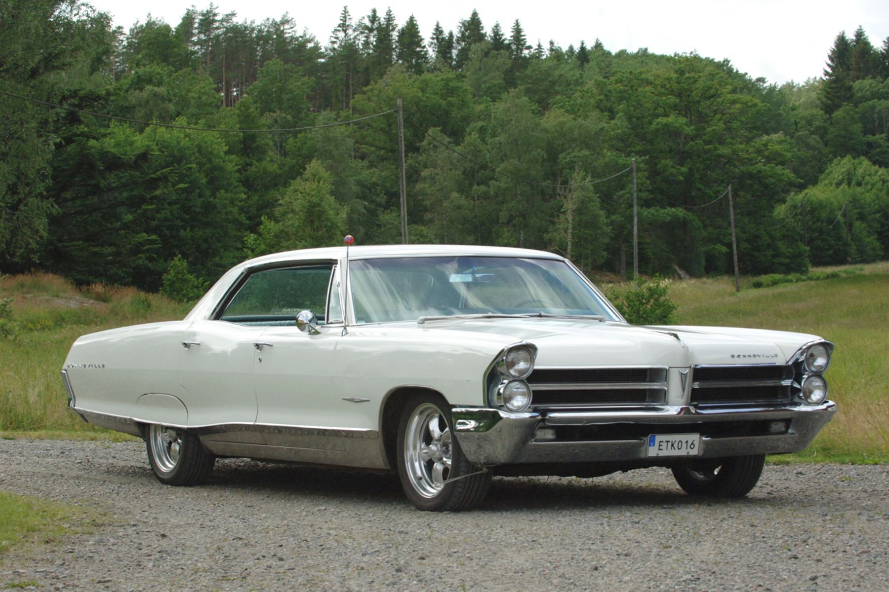 Wallpaper #W87uJJMB71dOy6JZQxIy318 Pontiac Bonneville 4 D Ht 1965 on Bilweb Auctions