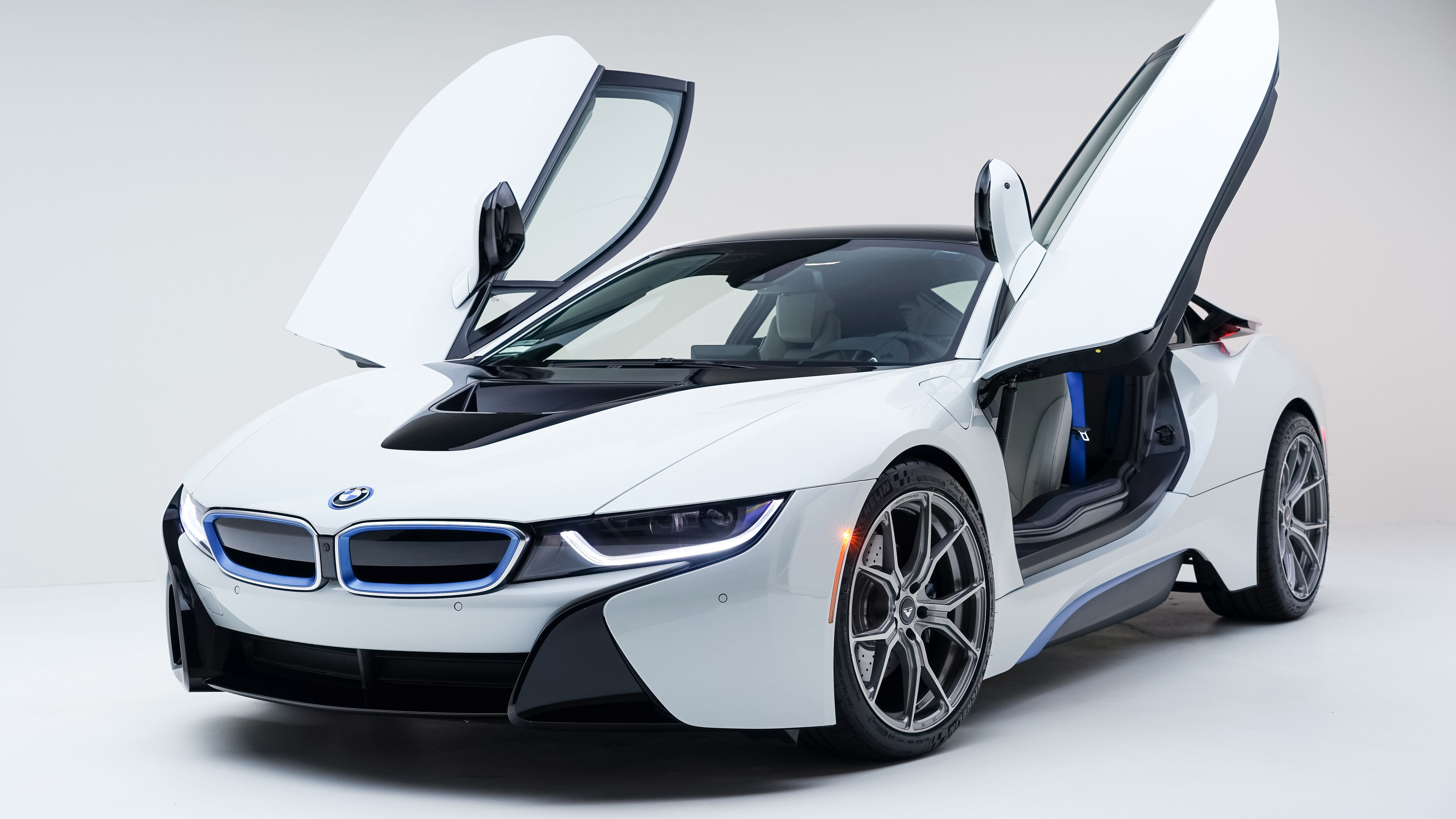 Wallpaper #smf4-pIBSpphPi3-SpJ04 What is the BMW i8