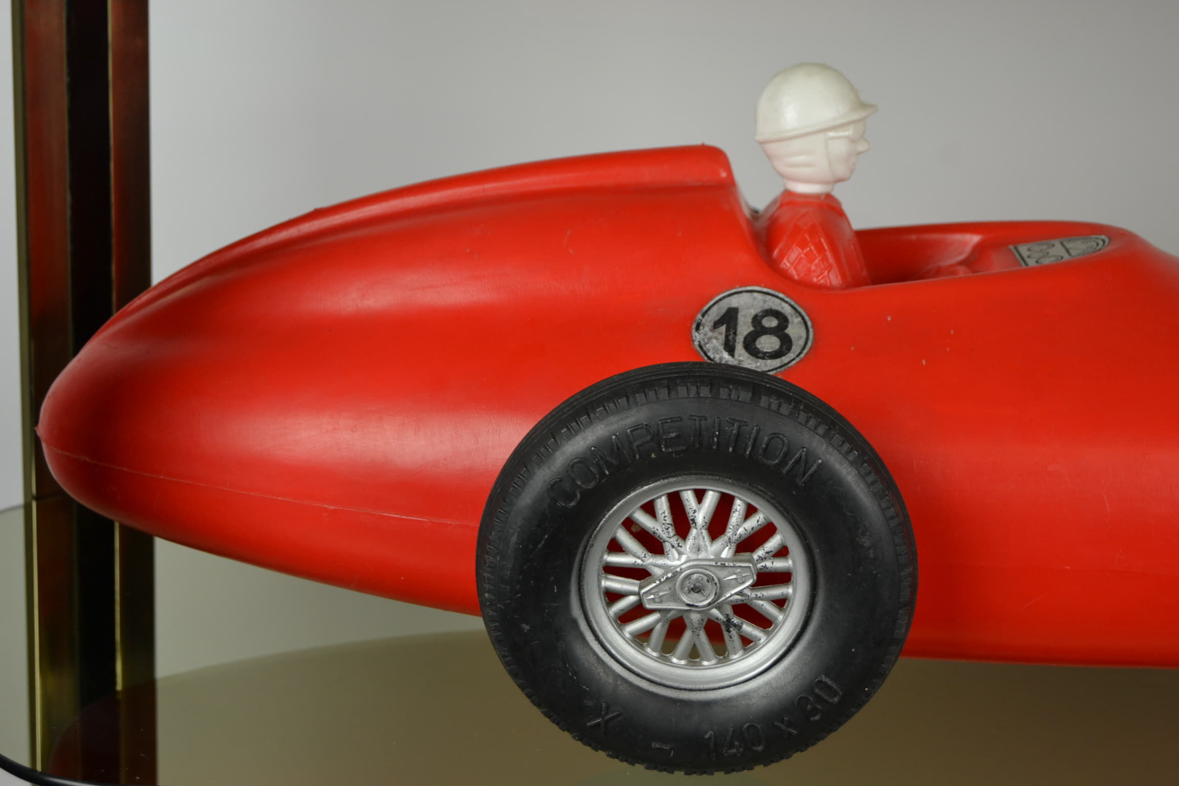 Wallpaper #O2fS_ZIBSpphPi3-u52G189 1960s Xl Plastic Red Racer Car Toy with Driver Retro Station
