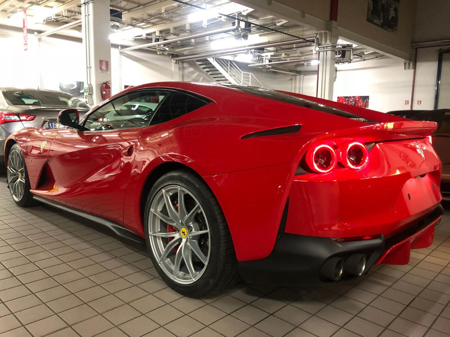 Wallpaper #py7eOJMBeCfPaRV8brst296 Ferrari 812 Superfast