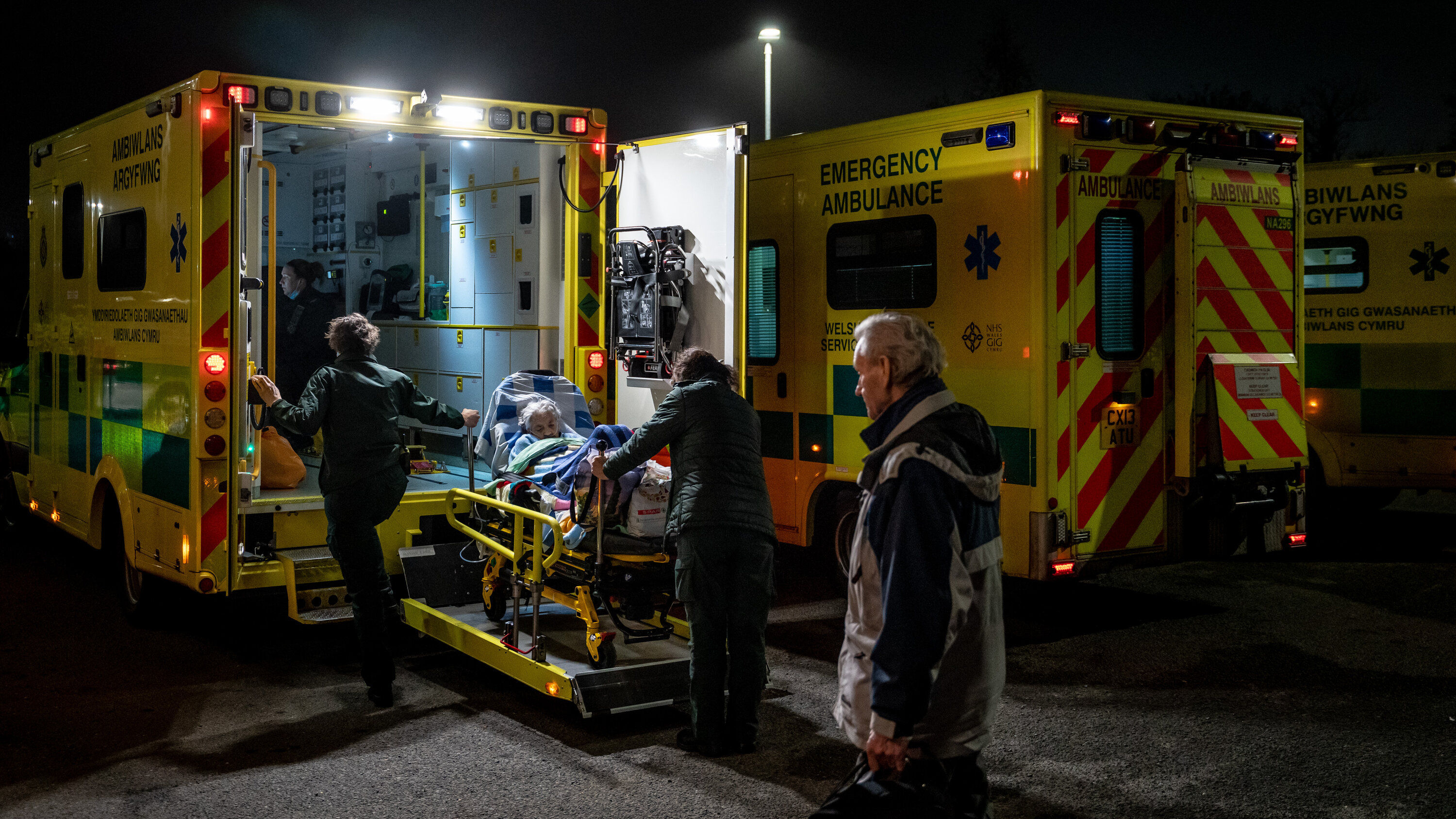 Wallpaper #xGfjC5MBSpphPi3-X9uq191 One Day with an Ambulance in Britain Long Waits Rising Frustration