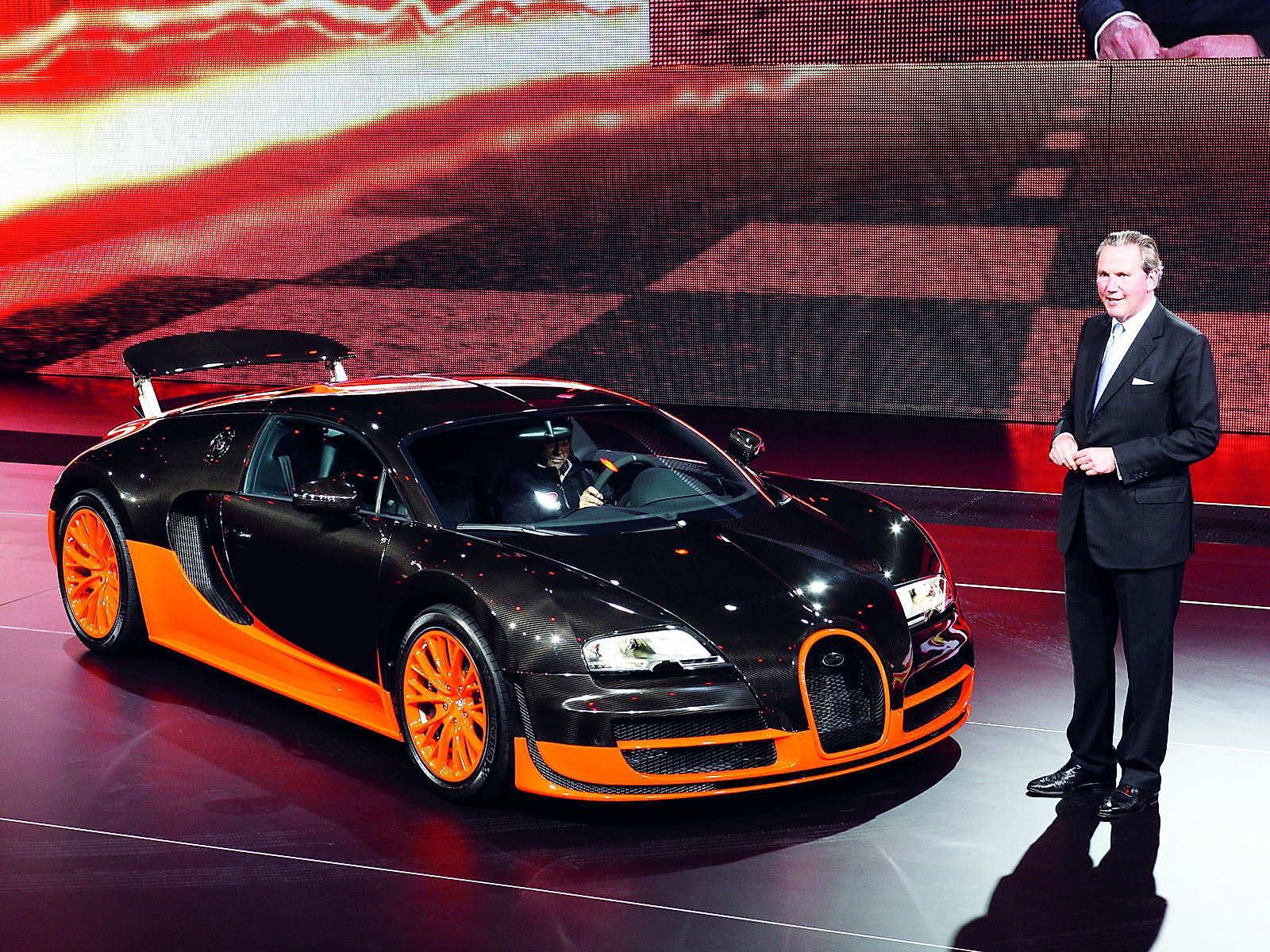 Wallpaper #Z2fa9ZIBSpphPi3-aIFt280 Bugatti En El Salon De Paris Con Record Incluido