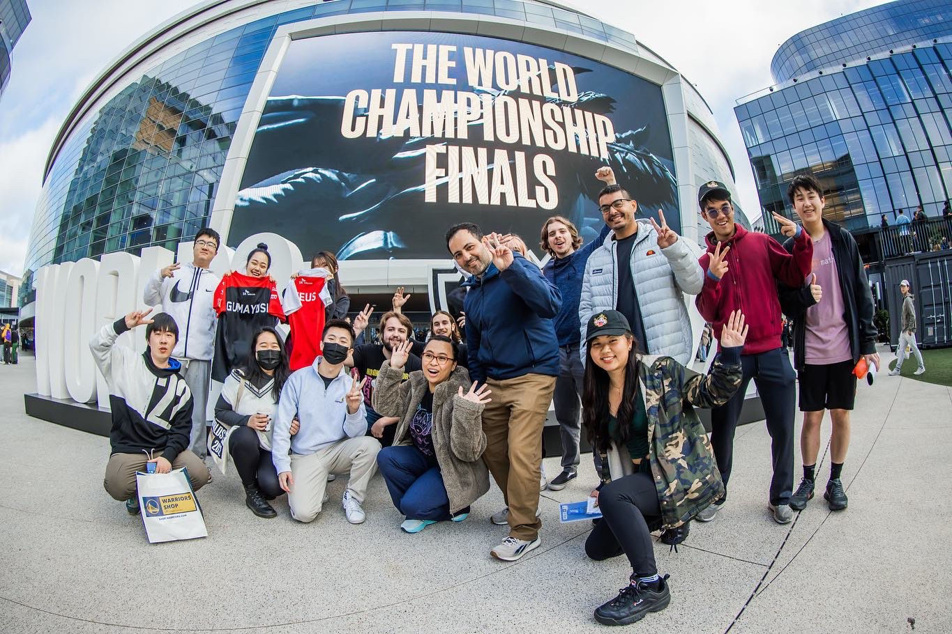 Wallpaper #XWcF9ZIBSpphPi3-Pn2J139 Riot Games on Twitter Online or Irl Welcome to the Worlds2022 Finals