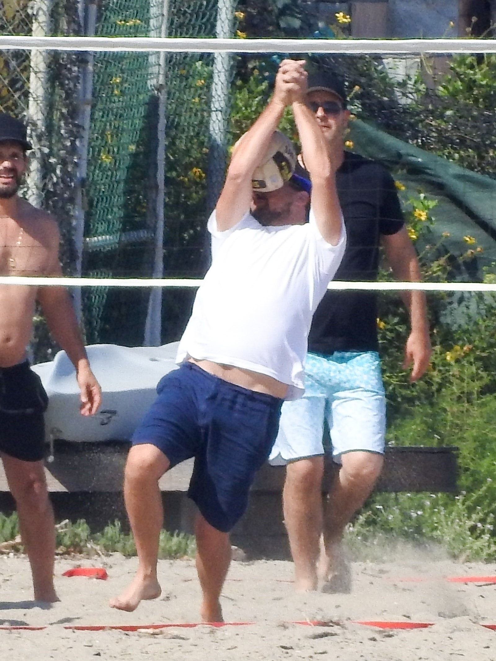 Wallpaper #Vmcg6ZIBSpphPi3-lEA2211 Leonardo Dicaprio Got Hit in the Face with a Volleyball and the Memes