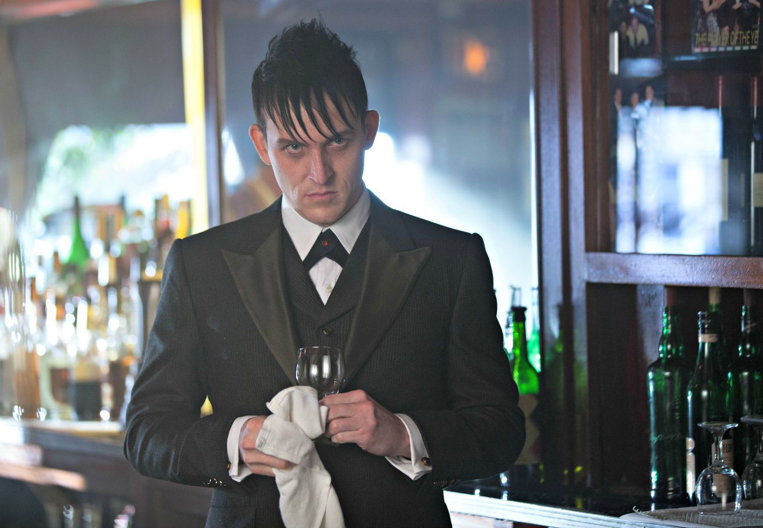 Wallpaper #t2eR65IBSpphPi3-EEwd303 Meet Robin Lord Taylor the Penguin on Gotham Glamour
