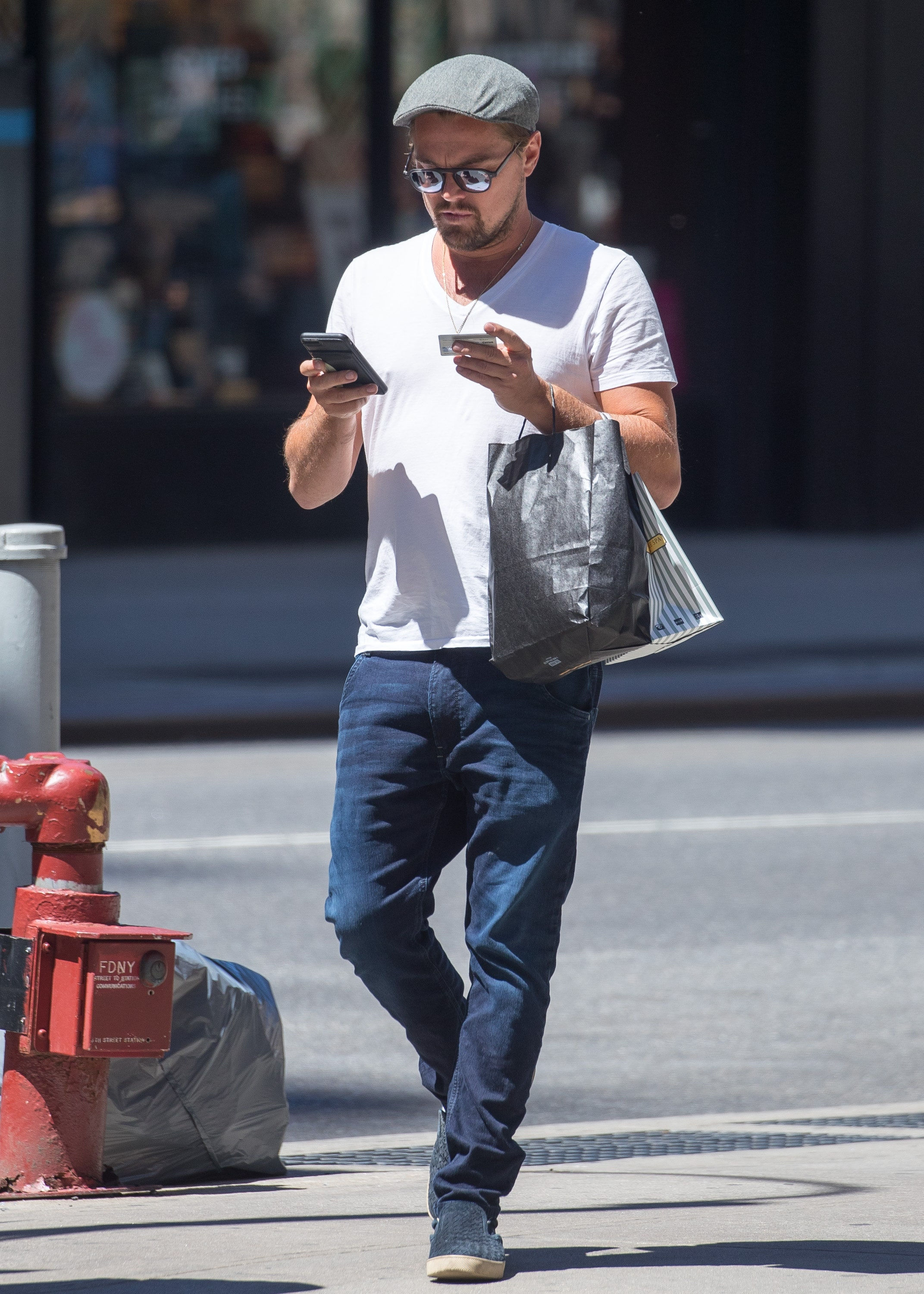 Wallpaper #Vmcg6ZIBSpphPi3-lEA2263 In Celebration of Leonardo Dicaprios Very on Point Dad Style Photos Gq