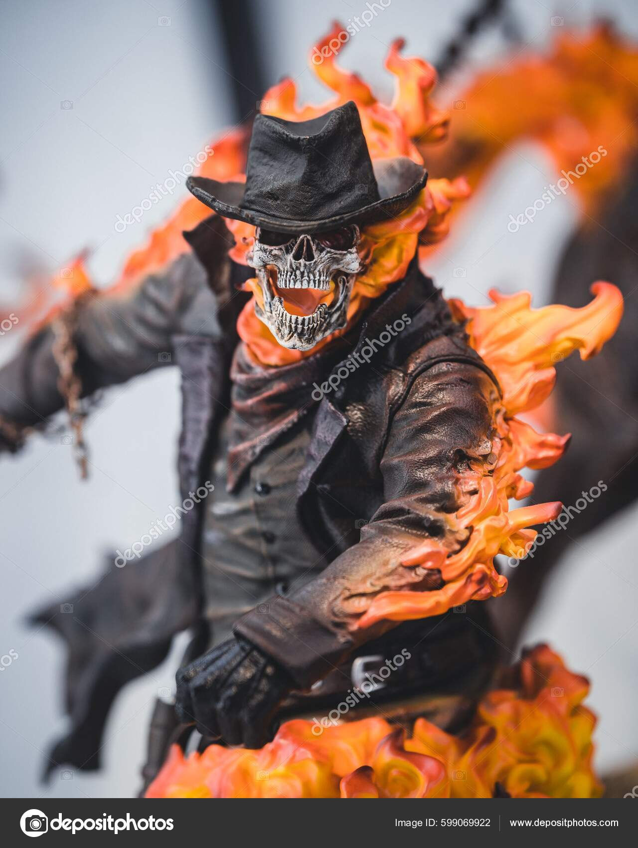 Wallpaper #4_QTOpMBKFX8bn3r23cf294 Plano Vertical Una Figura Marvel Ghost Rider Por Studios Foto