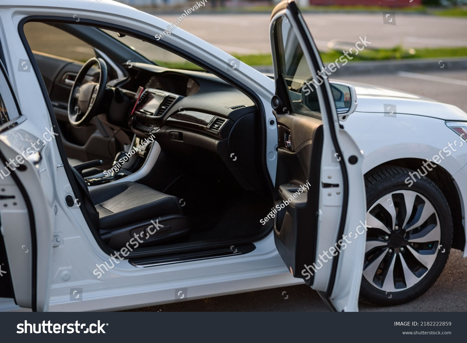 Wallpaper #kWidIpMBSpphPi3-uDN478 Car Front Side View Over 22853 Royalty Free Licensable Stock Photos