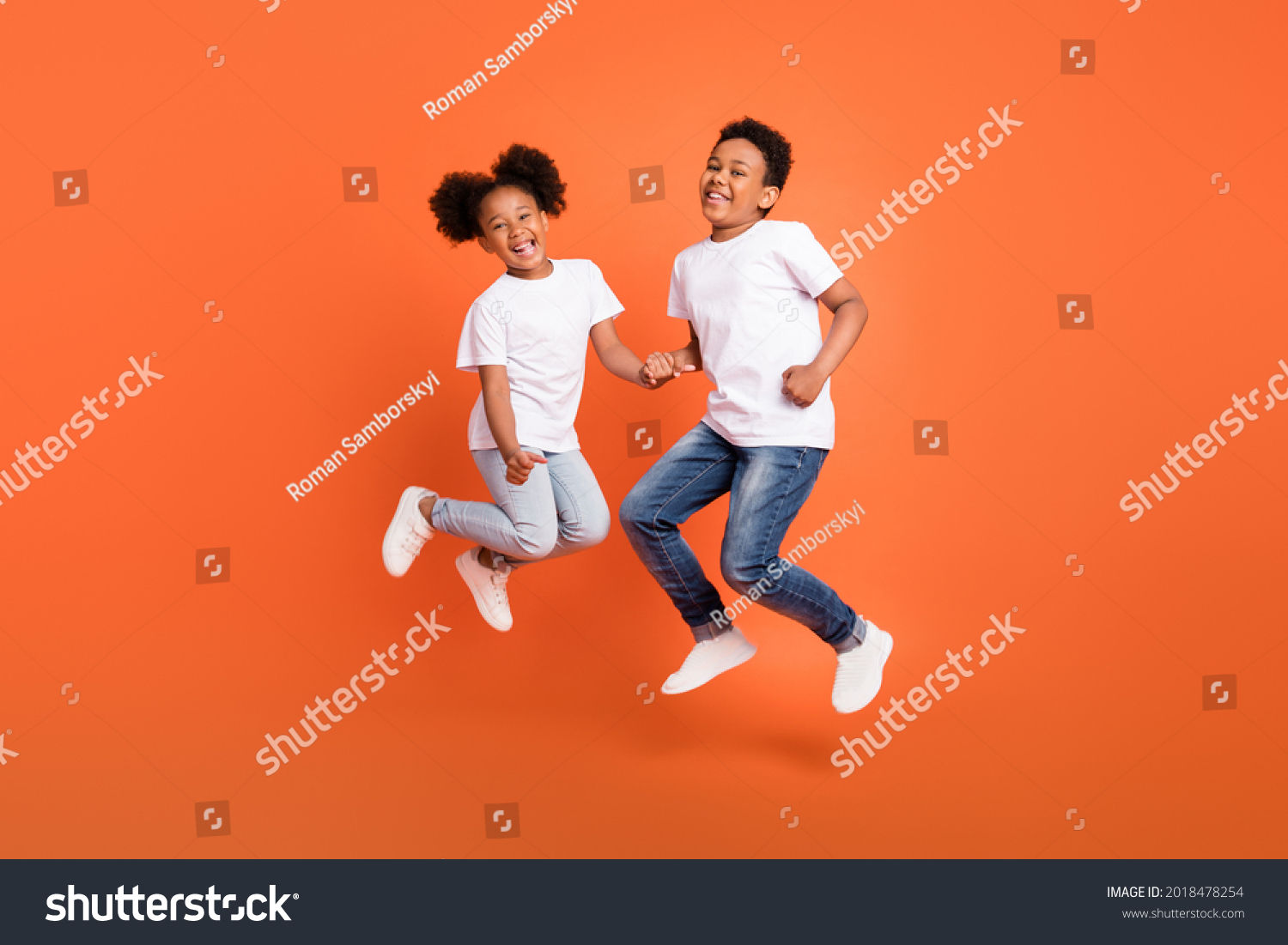 Wallpaper #XmdO75IBSpphPi3-E2Ft345 6589 Girl Boy Racing White Background Images Stock Photos Vectors