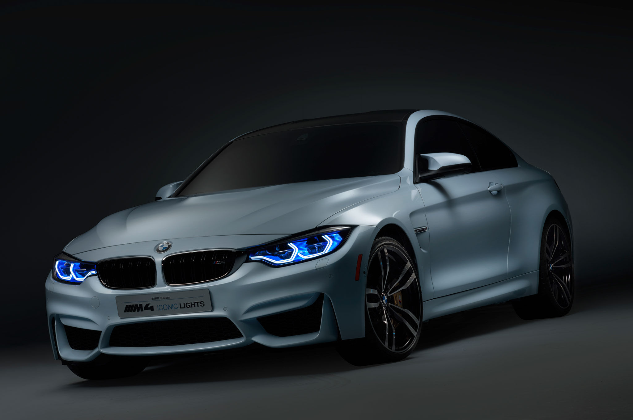 Wallpaper #mv-oa5MB3lSXT3zUTOir46 BMW M4 Concept Iconic Lights Shows Laser and OLED Lighting at Ces