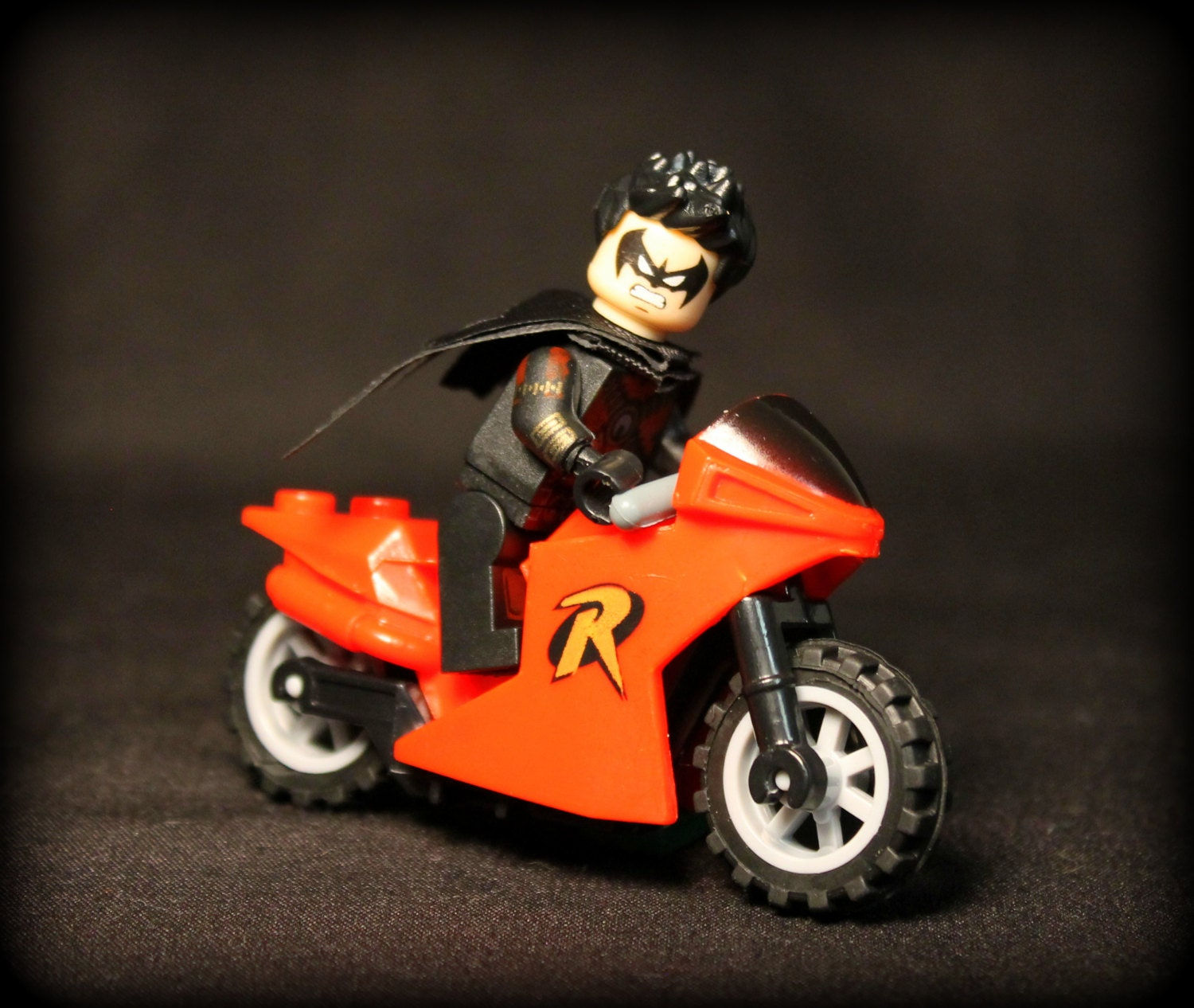 Wallpaper #OzM5M5MBcgDP3FvJG6pK46 Custom Robin Motorcycle Minifigure Lego Compatible