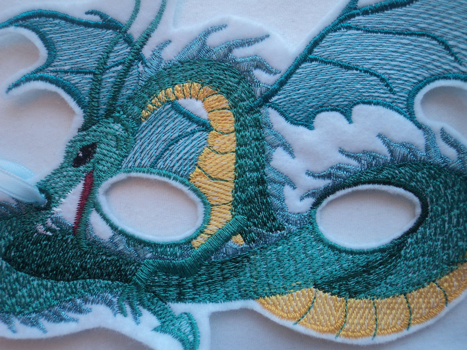 Wallpaper #32hUFJMBSpphPi3-iwOP274 Embroidered on Felt Green Dragon Mask
