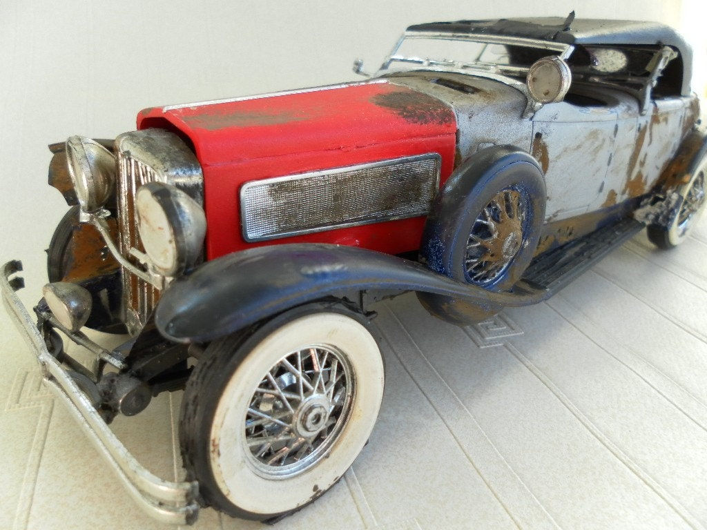 Wallpaper #tYfpMZMBPAdmKxa22GJ320 1930s Duesenberg 124 Scale Model Car in Silver