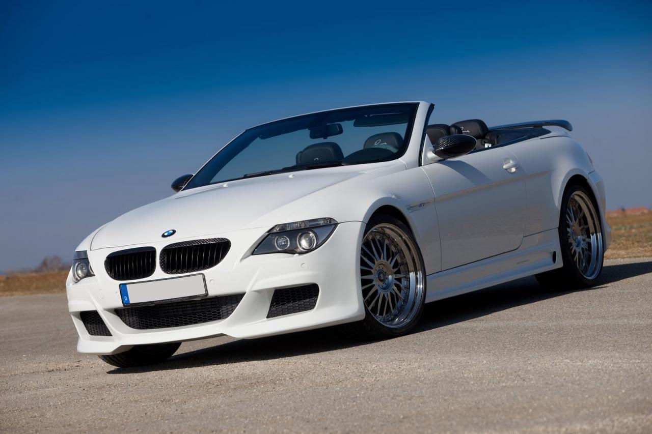Wallpaper #VkVolo4B7YBJg1BVLqAC39 A Sleek White BMW M6 Convertible with a Black Top