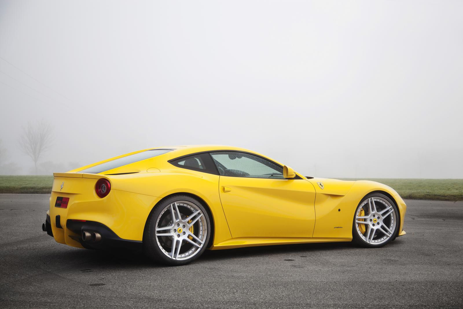 Wallpaper #DEWQlY4B7YBJg1BV3KBL51 Novitec Rosso Ferrari F12 Berlinetta 340 Kmh on a Highway Video