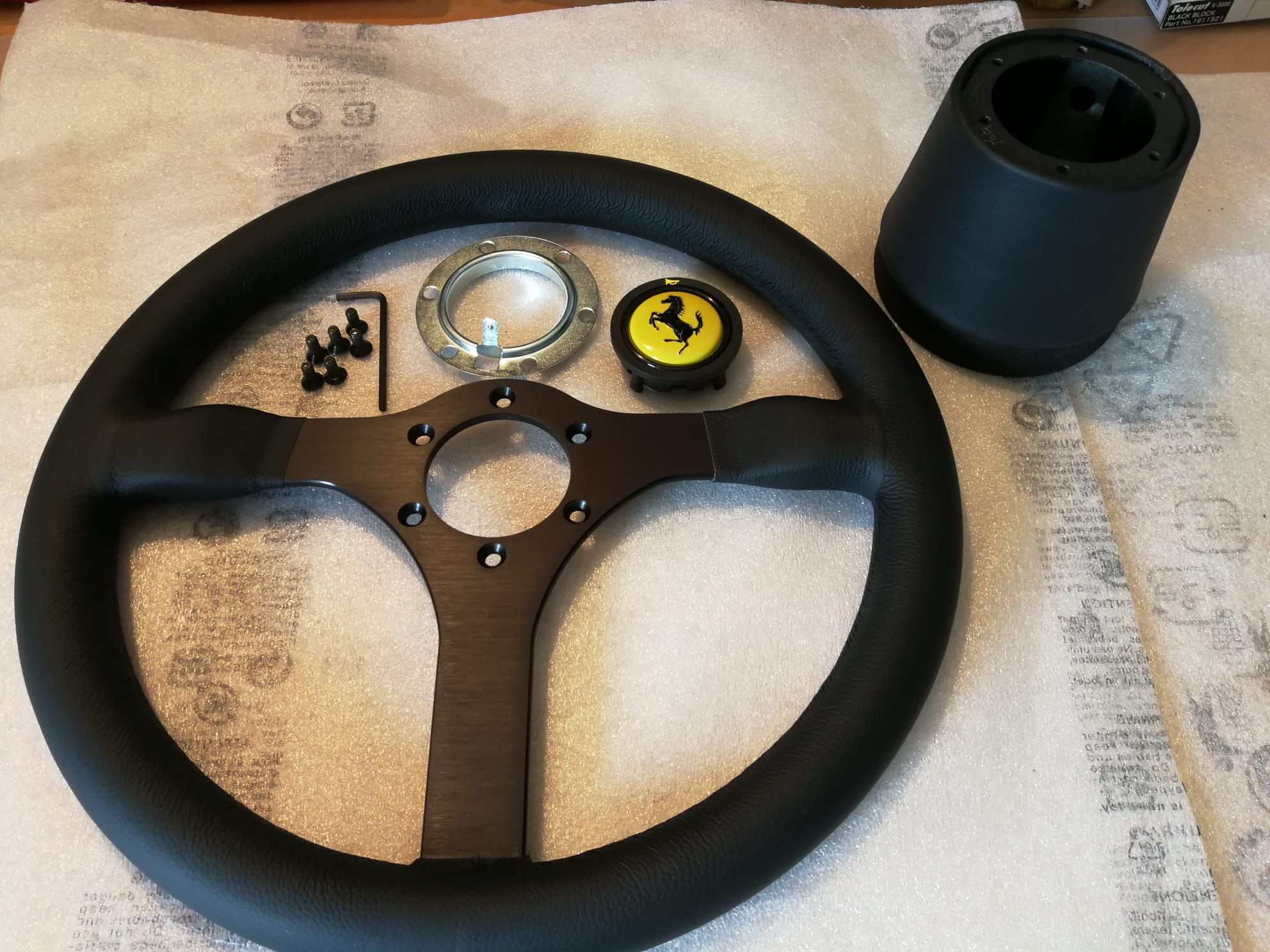 Wallpaper #sxm9MY8BtGB6xQ78N5Yf24 Ferrari F40 Steering Wheel
