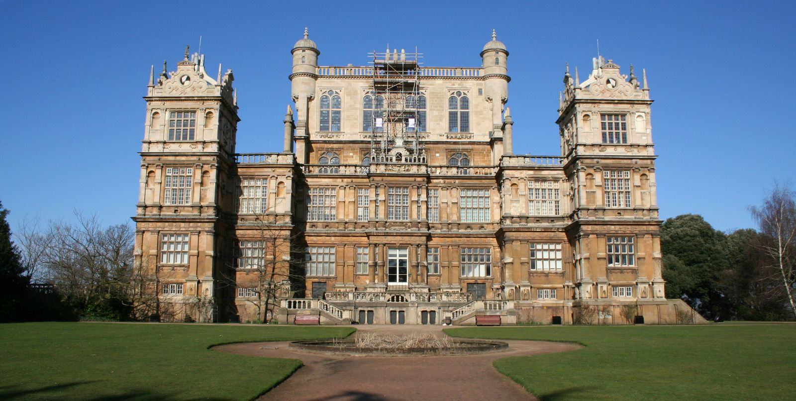 Wallpaper #z2hQFJMBSpphPi3-tAPA55 Exploring Wayne Manor Over 80 Years of Batman Architectural Digest