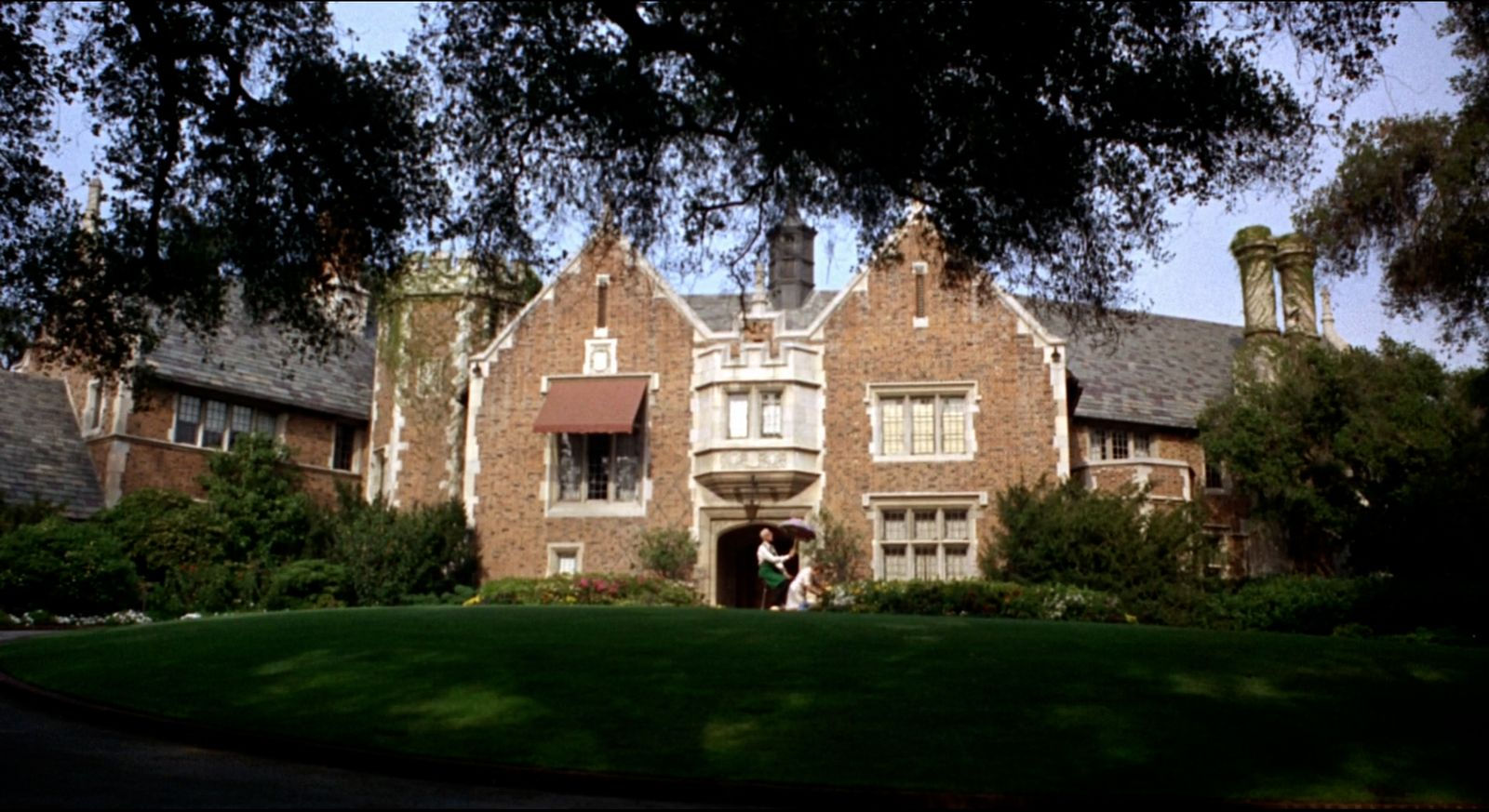Wallpaper #zmdAEpMBSpphPi3-rfrz4 Exploring Wayne Manor Over 80 Years of Batman Architectural Digest