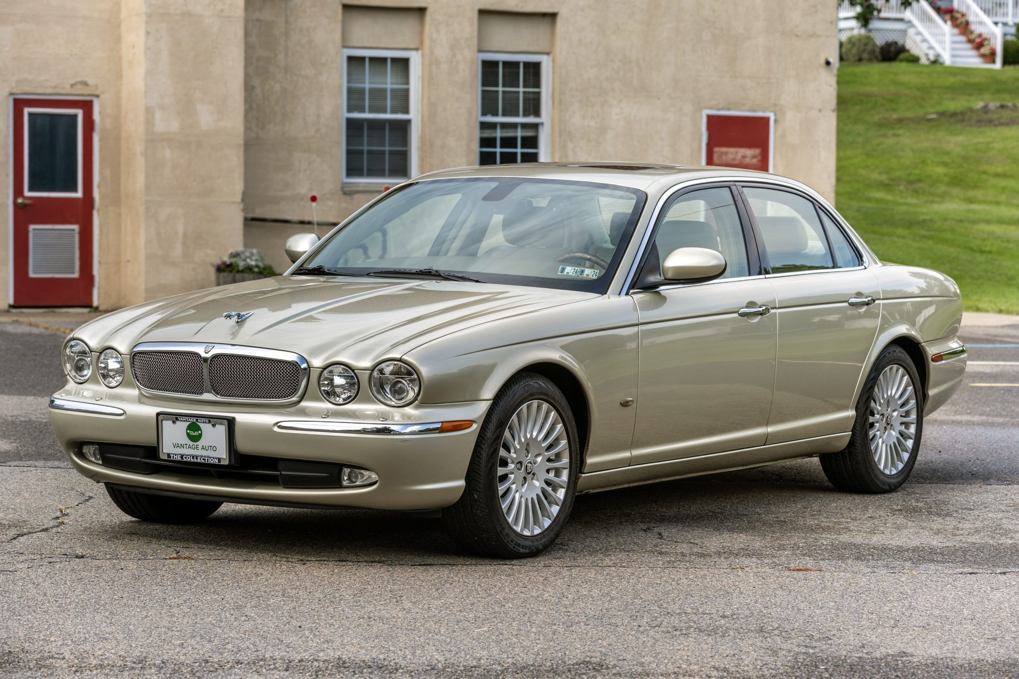 Wallpaper #pmebAZMBSpphPi3-Dqtr181 No Reserve 2006 Jaguar Xj8 for Sale on Bat Auctions Sold for 12500