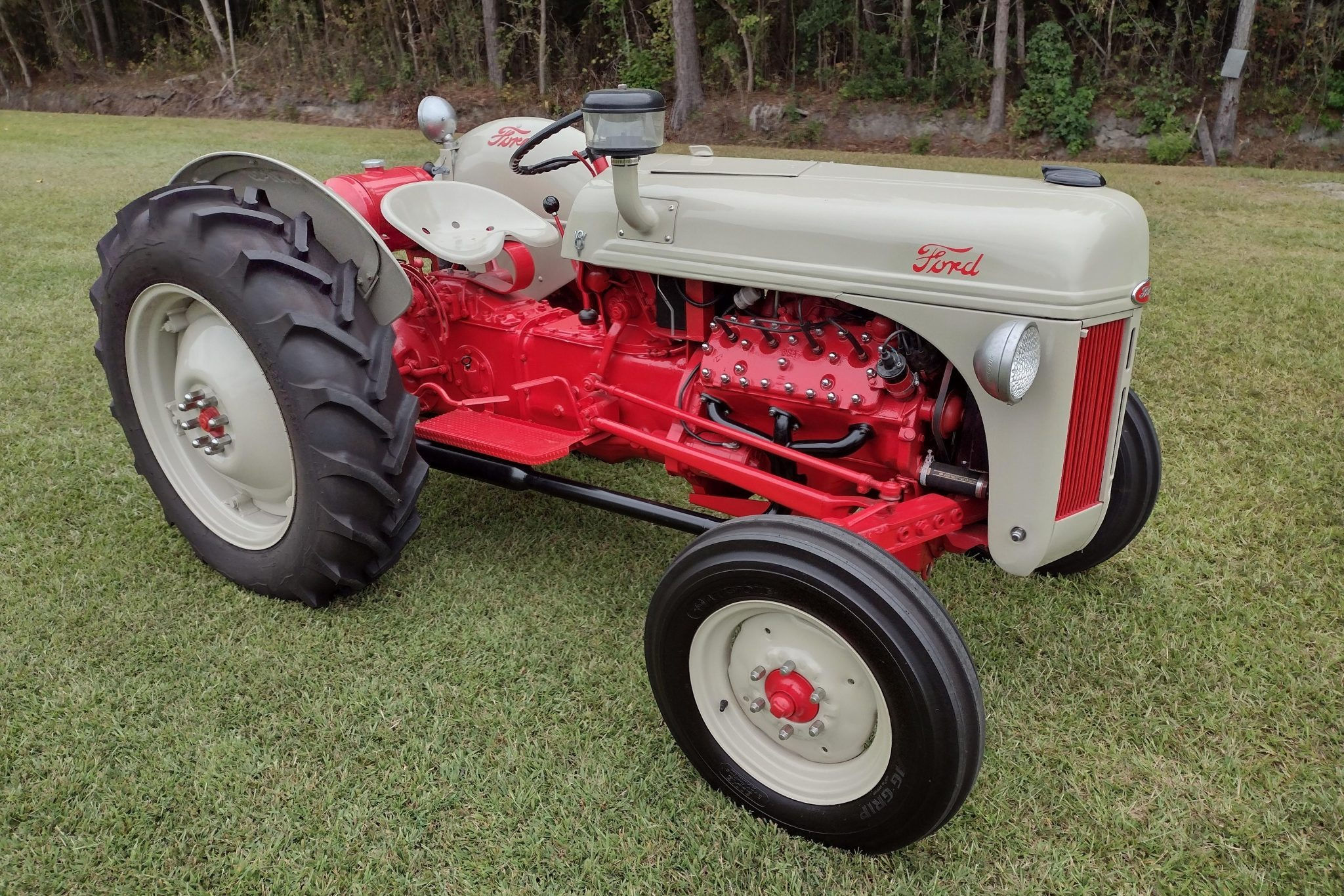 Wallpaper #9mc7_pIBSpphPi3-XJ6t72 No Reserve Flathead V8 Powered 1952 Ford 8n Tractor for Sale on Bat