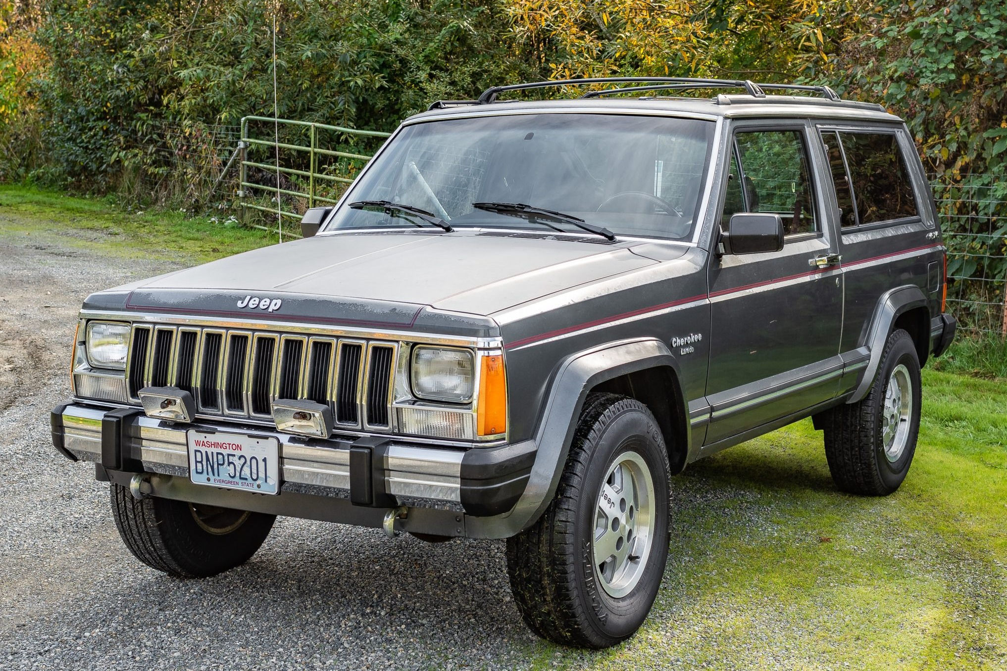 Wallpaper #z2fFEZMBSpphPi3-_fgE1 No Reserve 1987 Jeep Cherokee Laredo 4x4 5 Speed for Sale on Bat