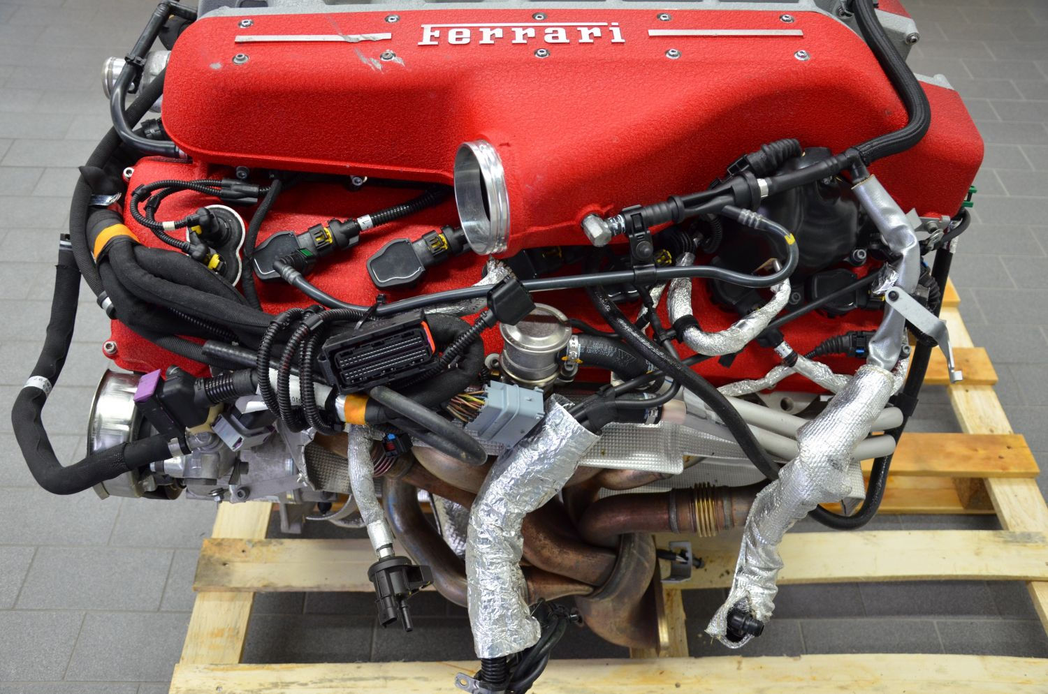Wallpaper #v30N8o4Bnwiau_P6XArv32 Ferrari Ff Motor V12 485 Kw660 Ps 2012 Engine 12000 Km eBay