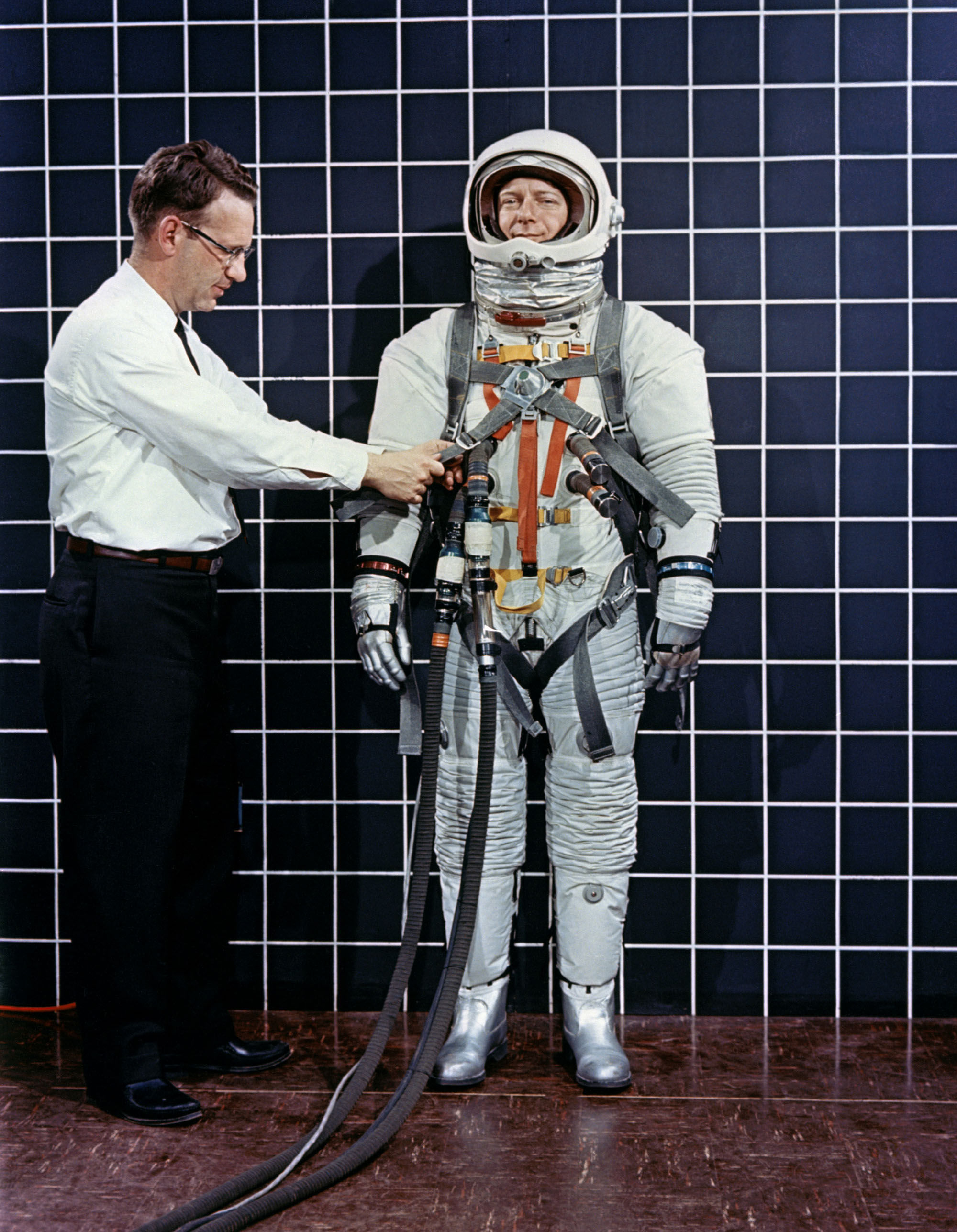 Wallpaper #e2eE_JIBSpphPi3-ZZiW37 The Evolution of the Spacesuit in Pictures Space