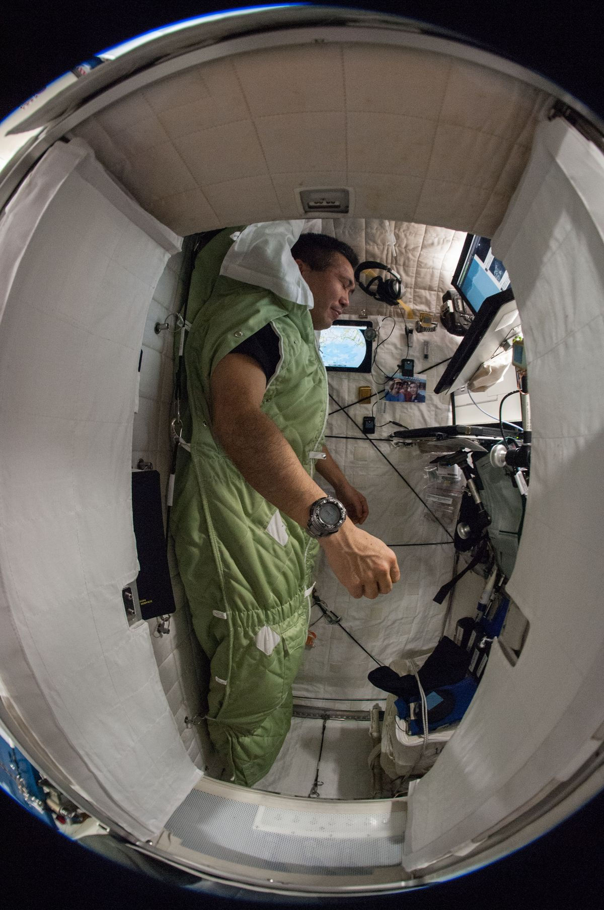 Wallpaper #0Geg6ZIBSpphPi3-MEL859 Sleeping in Space How Astronauts Get a Good Nights Rest Space