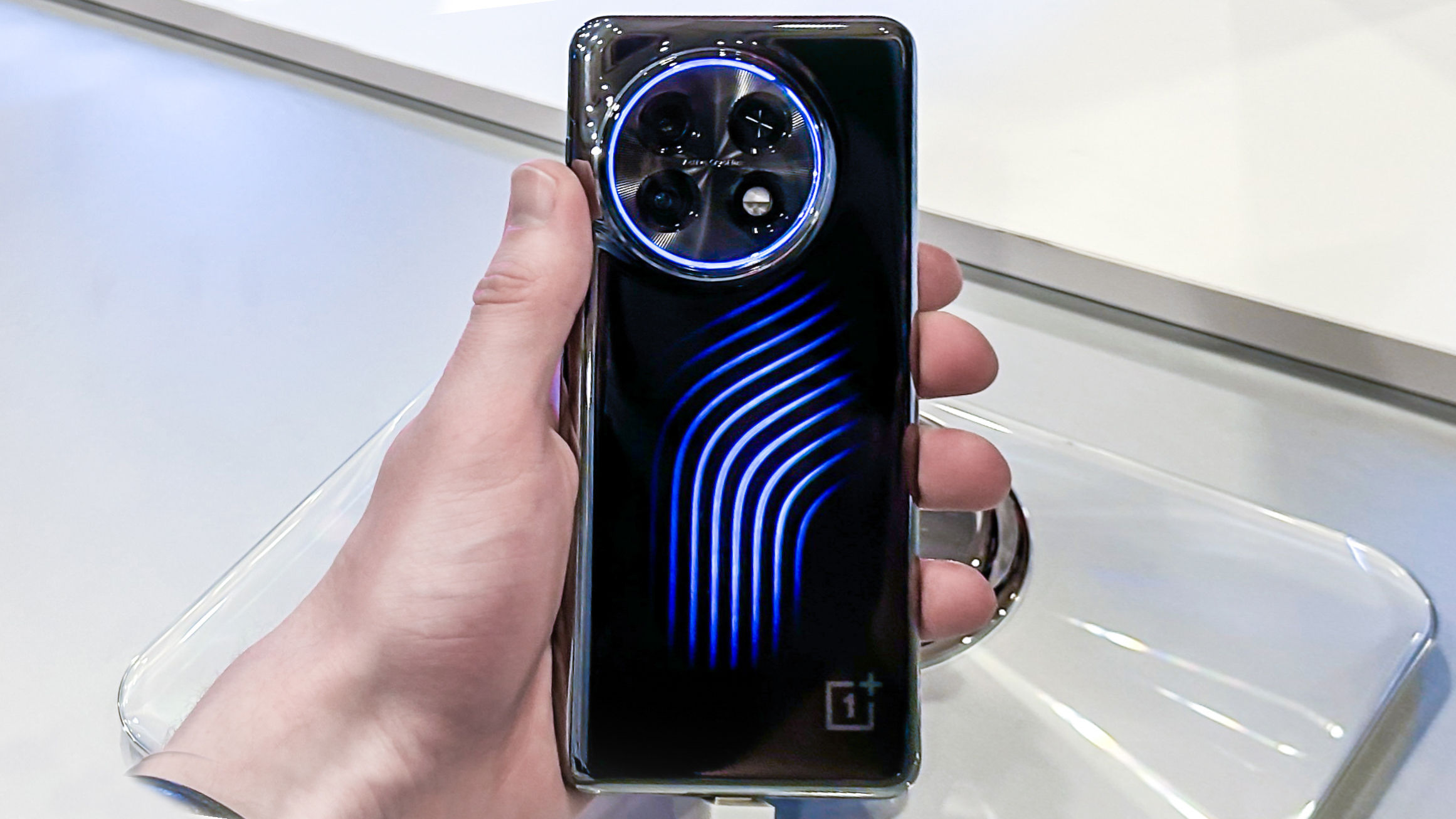Wallpaper #x-qKVZMBlwTYPL183w35260 Oneplus 6 Kan Vaere Rett Rundt Hjornet Techradar