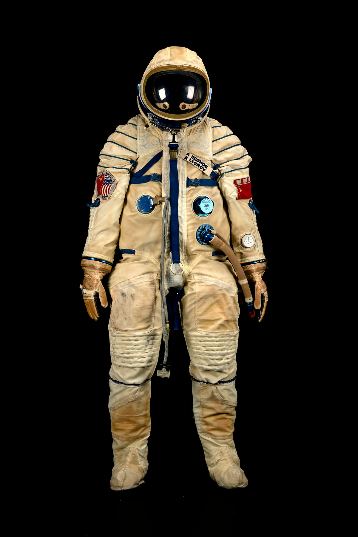 Wallpaper #e2eE_JIBSpphPi3-ZZiW103 Soviet Spacesuit Fetches 242 Space