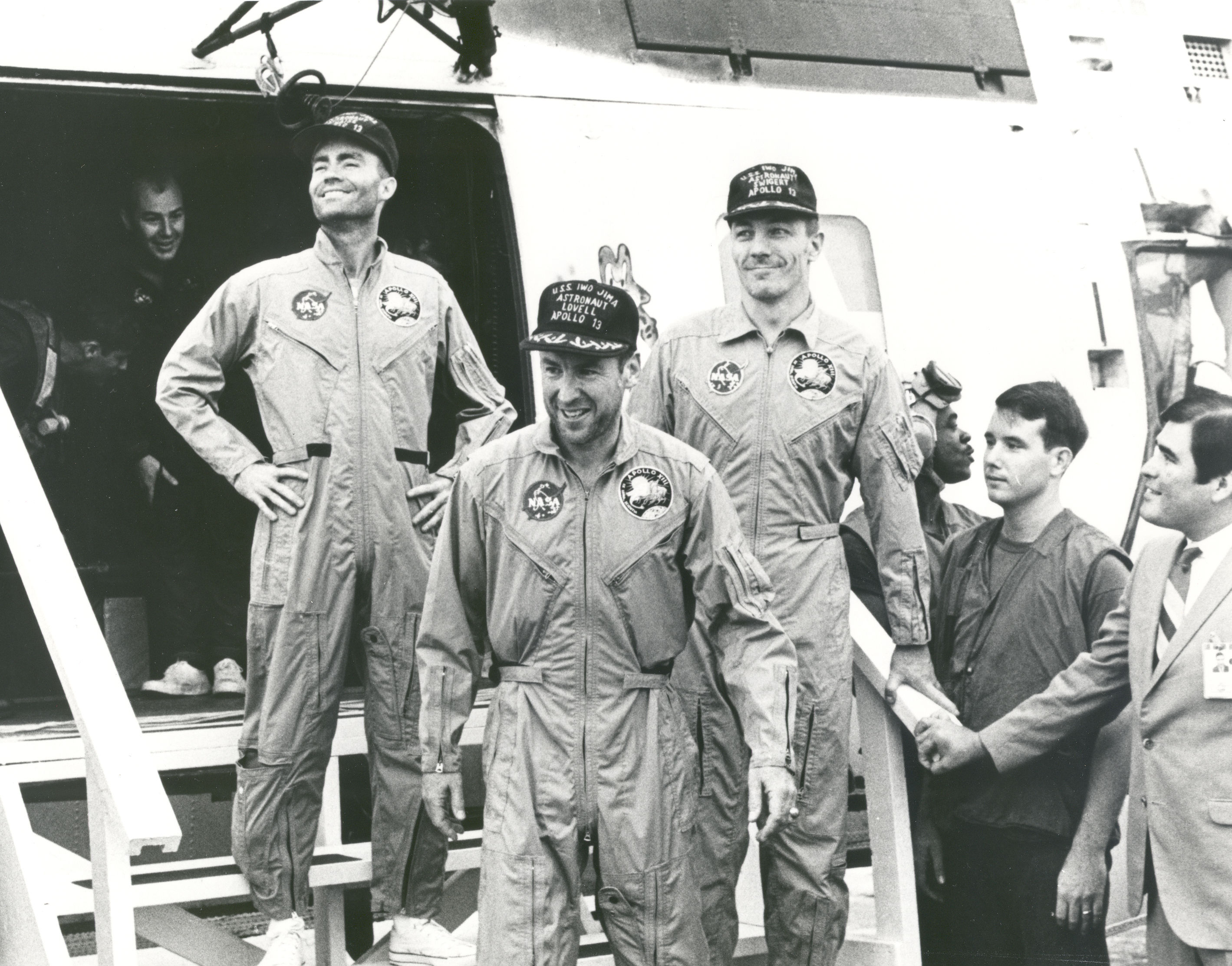 Wallpaper #e2eE_JIBSpphPi3-ZZiW200 Why Didnt the Apollo 13 Astronauts Just Put on Their Space Suits to