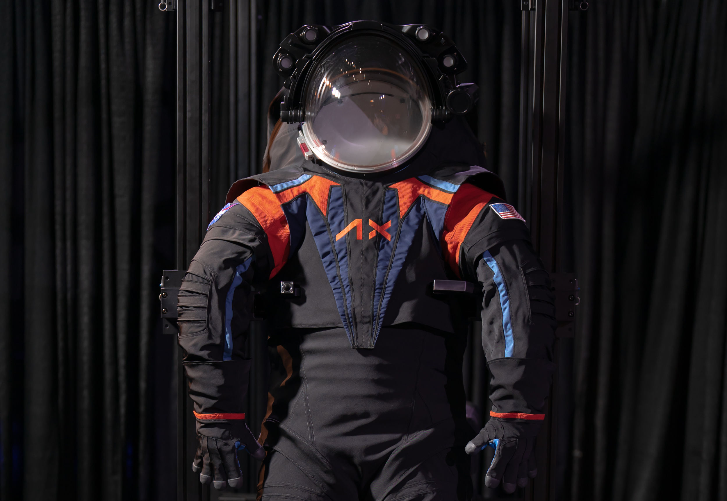 Wallpaper #e2eE_JIBSpphPi3-ZZiW191 Nasa Axiom Show Off Brand New Spacesuit for Moon Missions