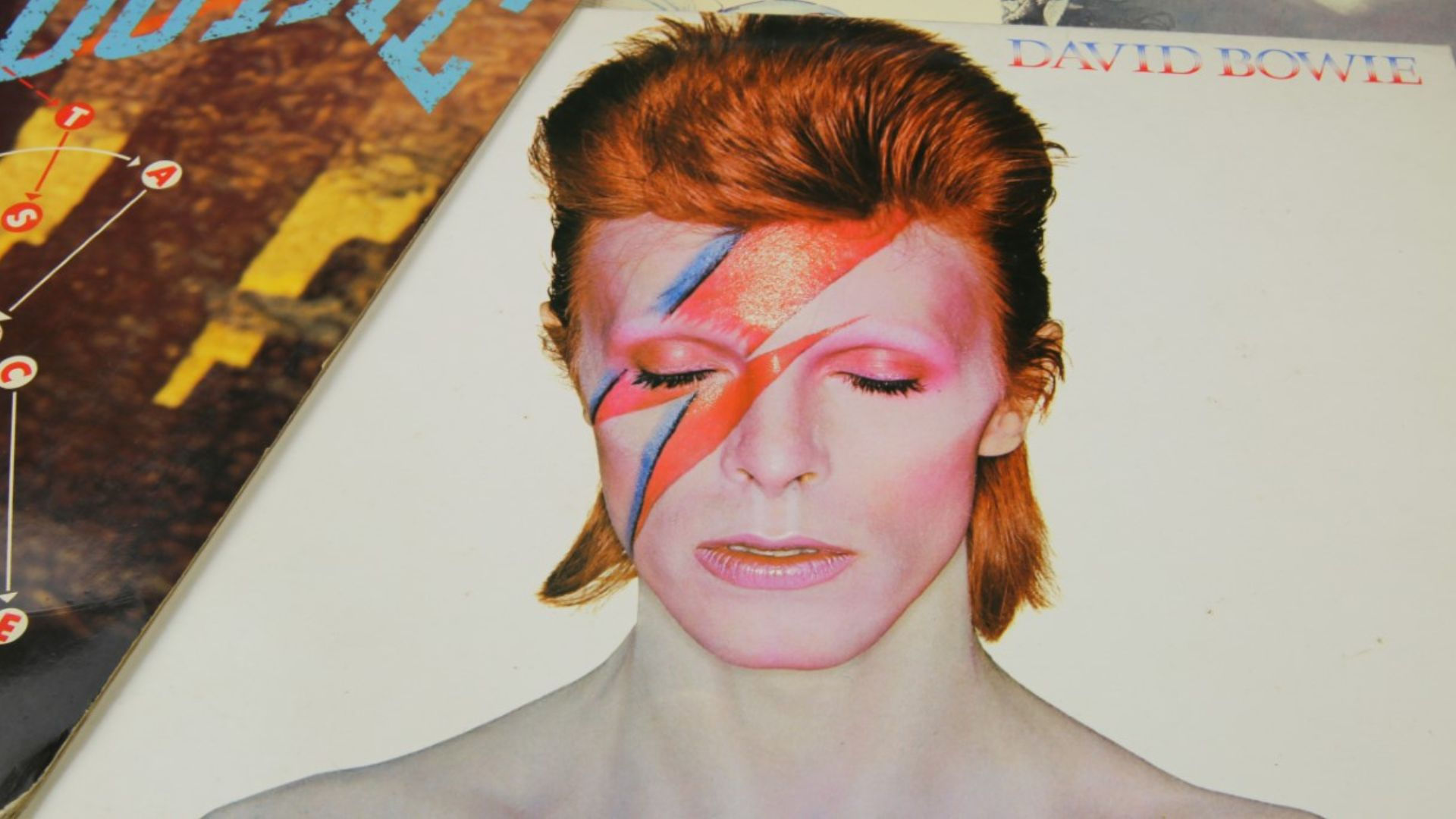 Wallpaper #7030a Aladdin Sane De David Bowie Cd Chez Libertemusic Ref123255141