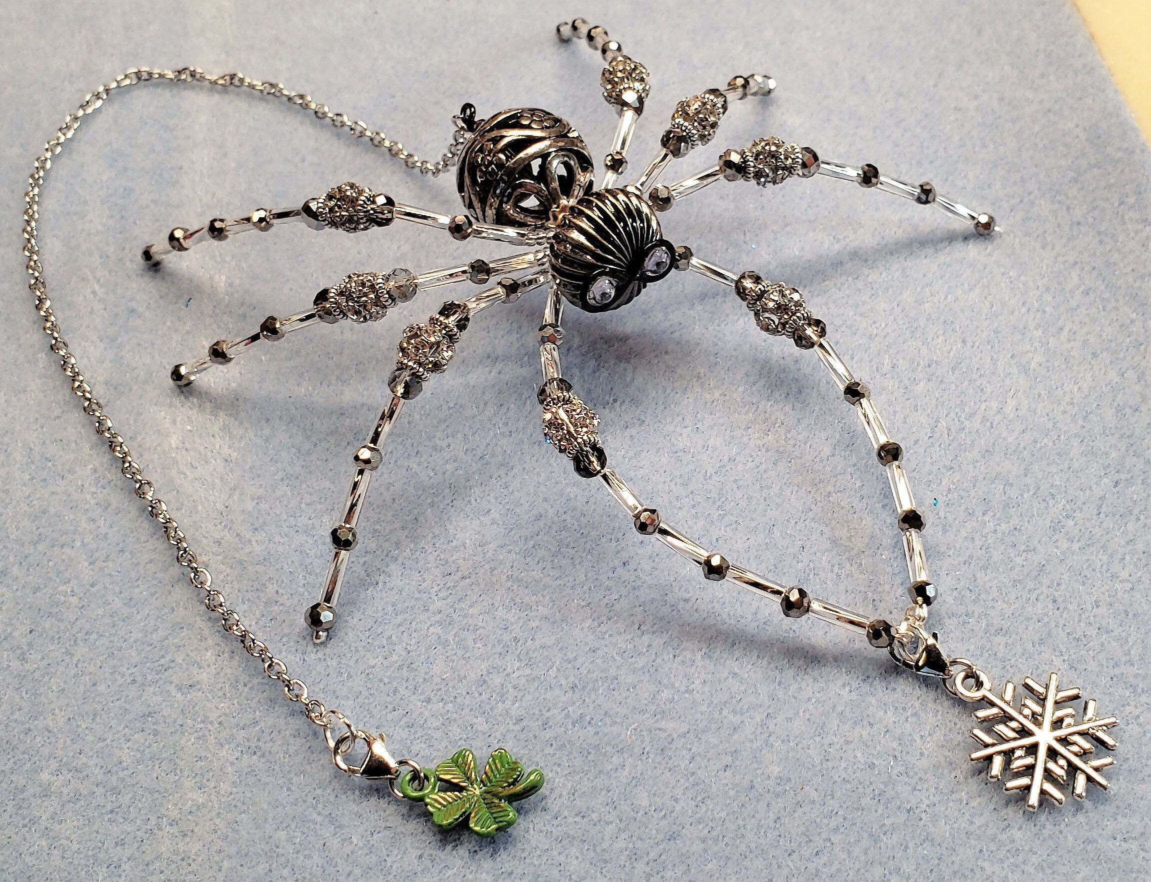 Wallpaper #XRnNEo8BtGB6xQ78cGRn23 Fancy Filigree Spider Silver Beaded Christmas Spider Spider Legend