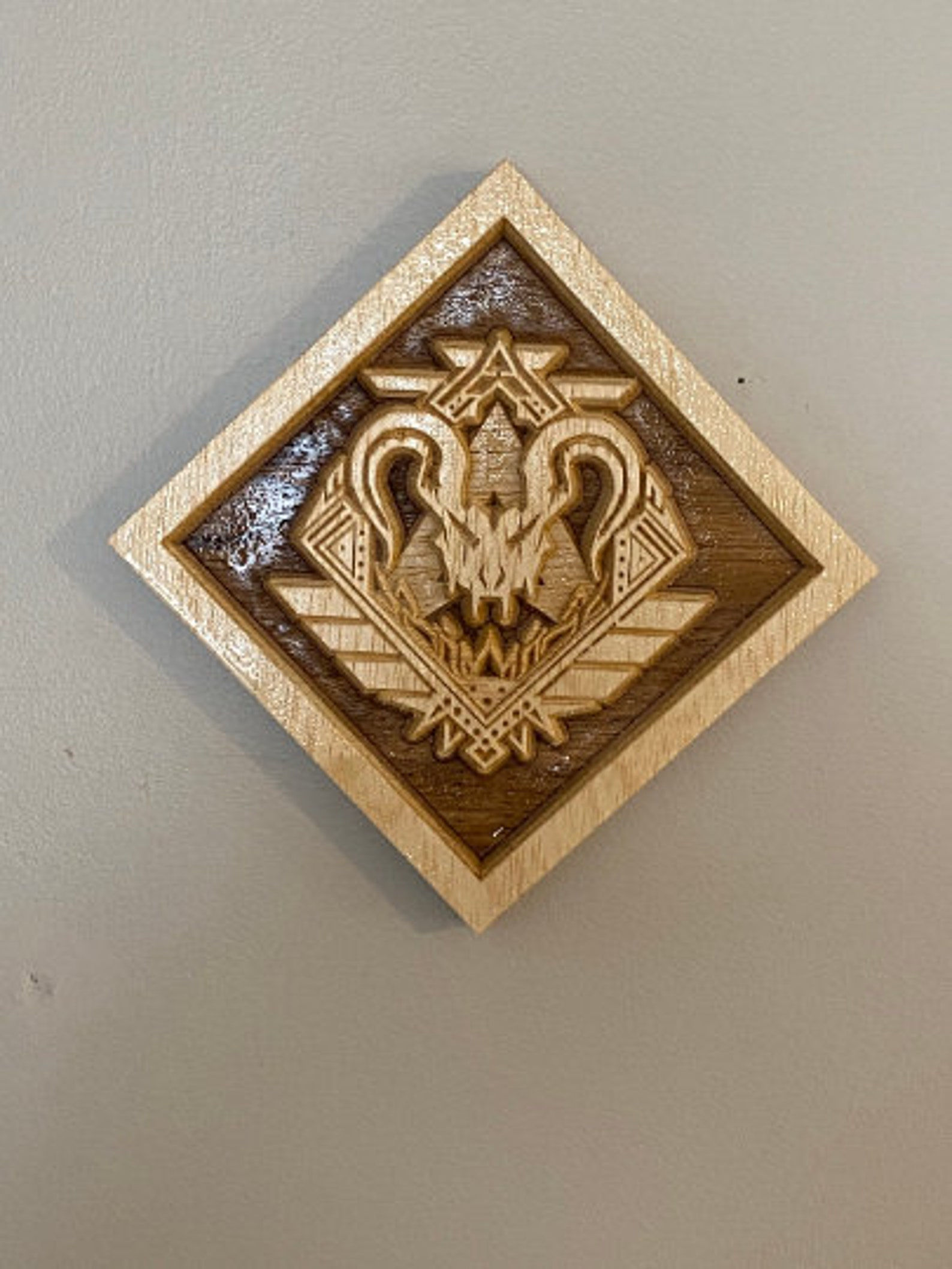 Wallpaper #zu9nTJMBMN-XEVvV2z1X440 Wooden Any Season Predator Badge Apex Legends Gaming Wall Etsy