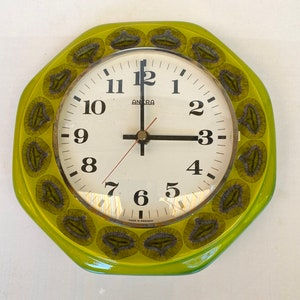 Wallpaper #2LgT3ZIBJvJKYCmEjv7f275 Green Space Age Clock Etsy