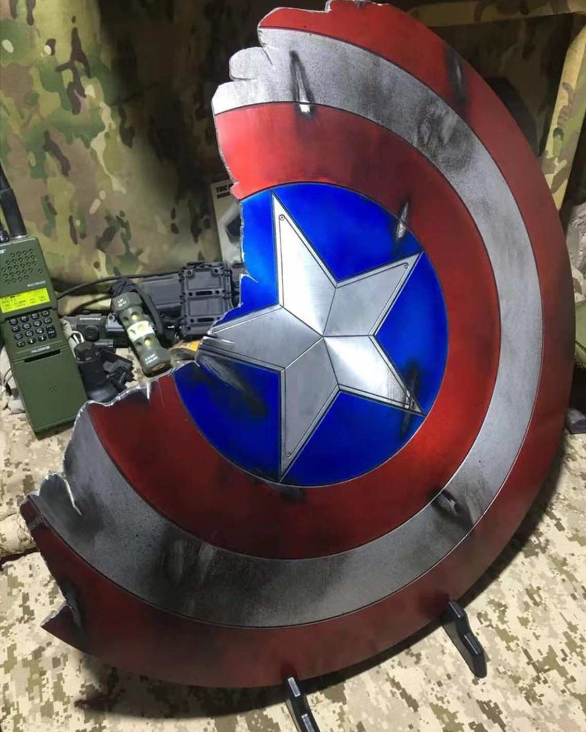 Wallpaper #6mdwCZMBSpphPi3-es_S18 Captain America Damaged Shield Broken Shield Battle Damaged Etsy