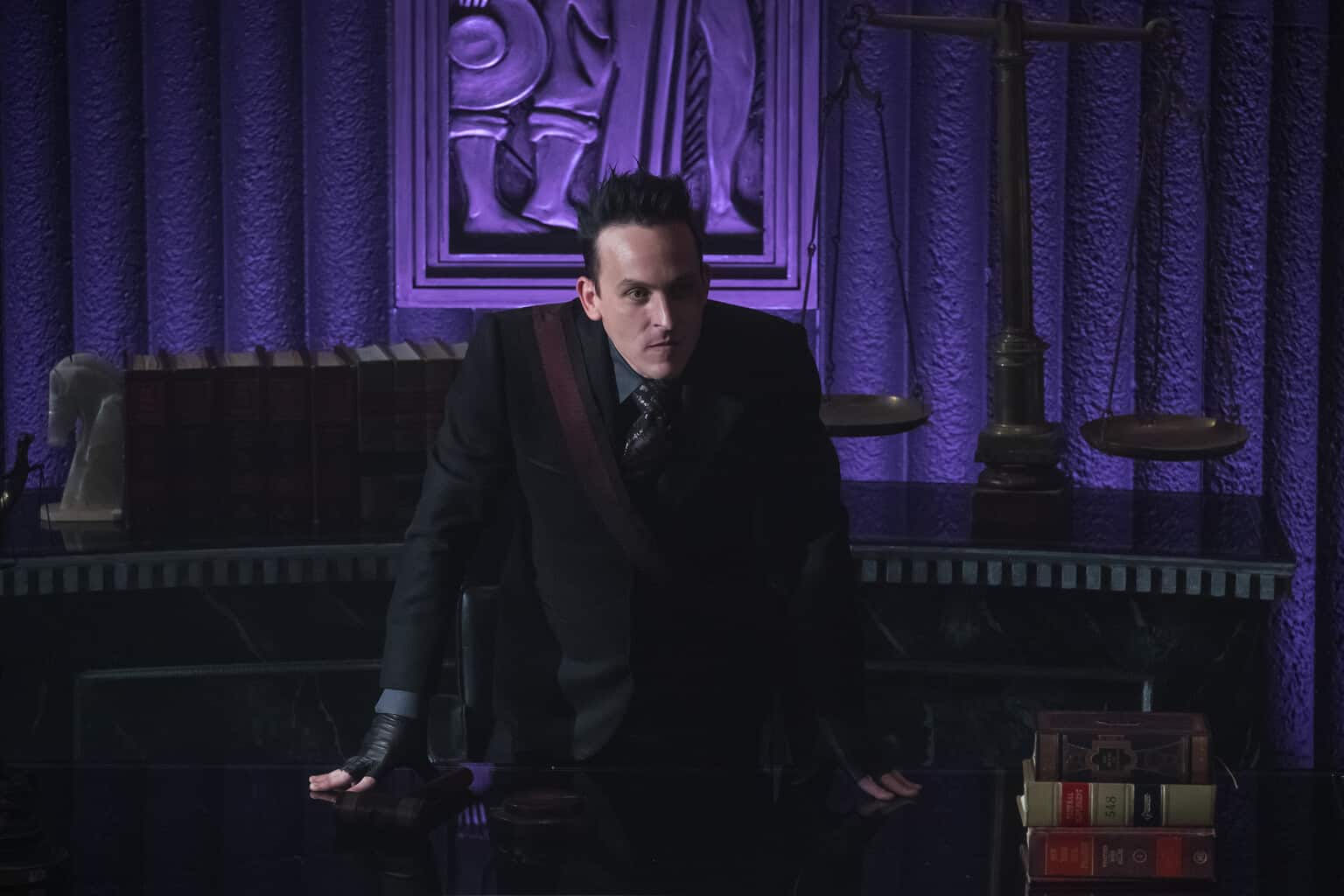 Wallpaper #t2eR65IBSpphPi3-EEwd258 Gotham Season 5 Episode 4 Robin Lord Taylor as Oswald Cobblepot
