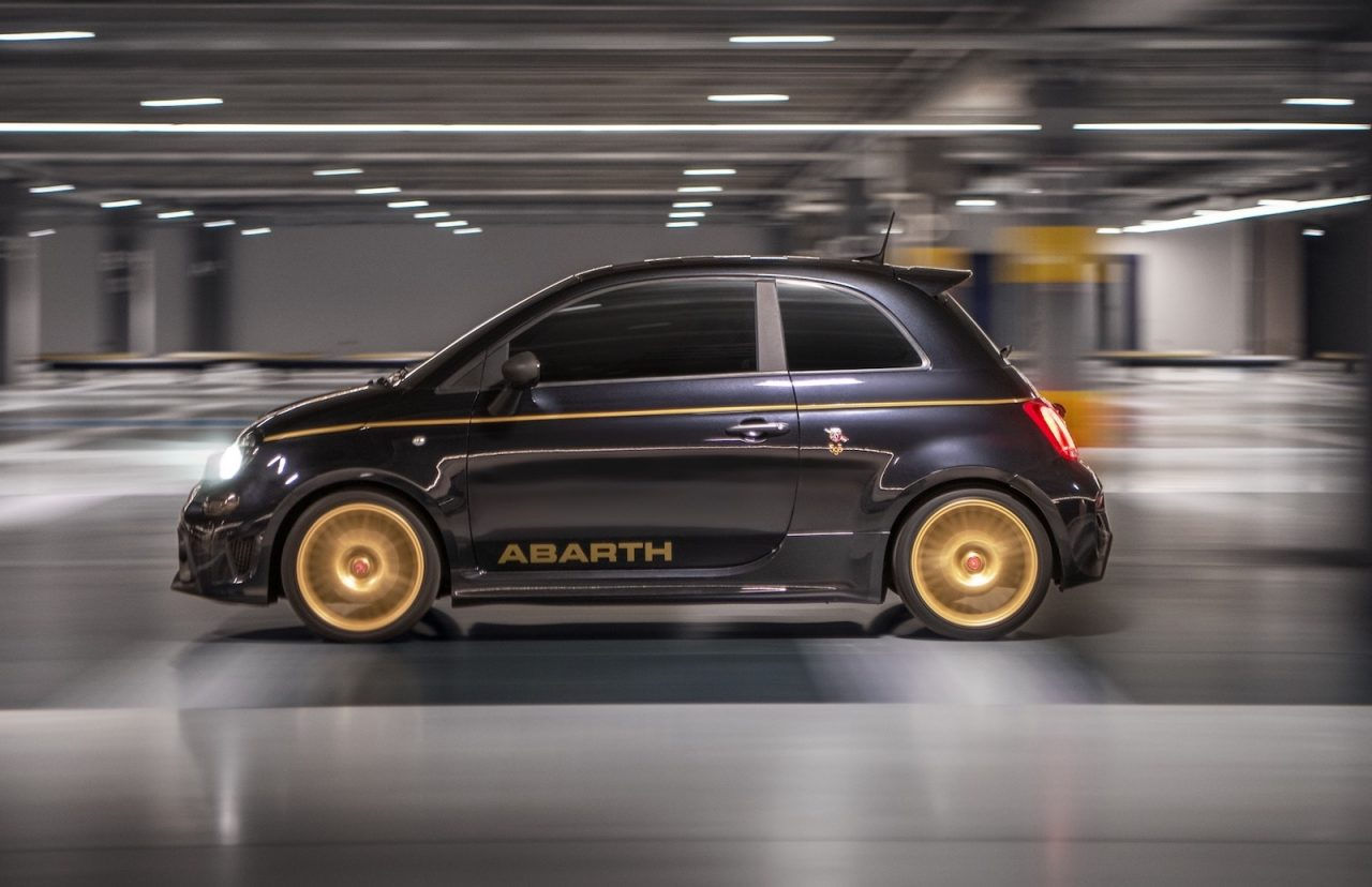 Wallpaper #a819a Front View of Black Fiat 500 Abarth Parked in the Street Editorial