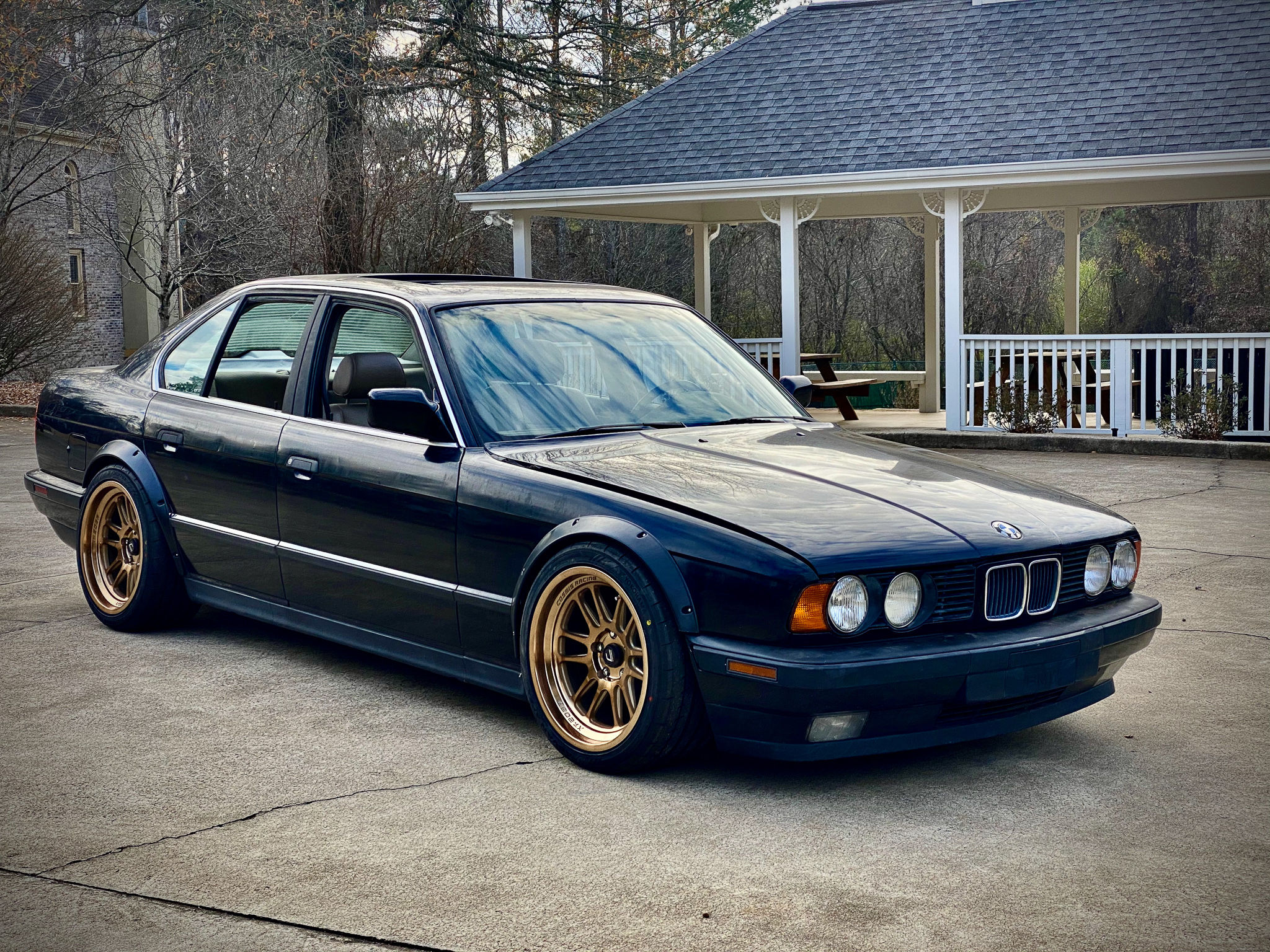 Wallpaper #CRnwEY8BtGB6xQ78MGPy1 Lowered E34 BMW S3 Magazine