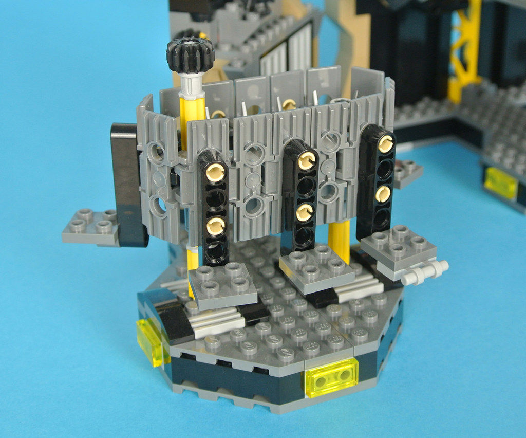 Wallpaper #3GicIZMBSpphPi3-nTDR300 70909 Batcave Break in Brickset Flickr
