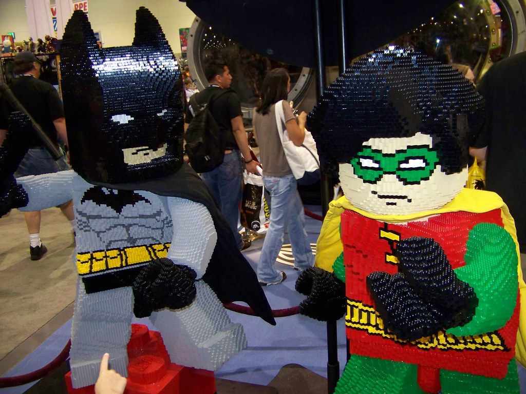 Wallpaper #nkIvPZMBOBpx0NhmCsP735 Batman and Robin Lego Statues a Photo on Flickriver