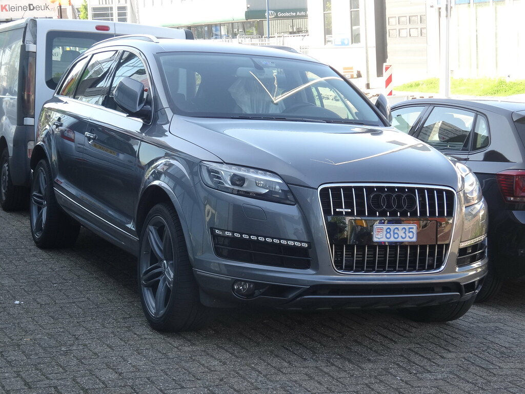 Wallpaper #RWcH7JIBSpphPi3-3lBs189 Audi Q7 from Monaco This is a Audi Q7 from the First Gener Flickr