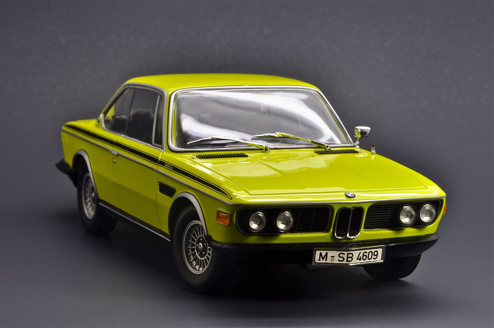 Wallpaper #Wbin1ZIBJvJKYCmEldqH222 Minichamps 118 BMW E9 30 Csl Lemon Yellow Dealer Edition