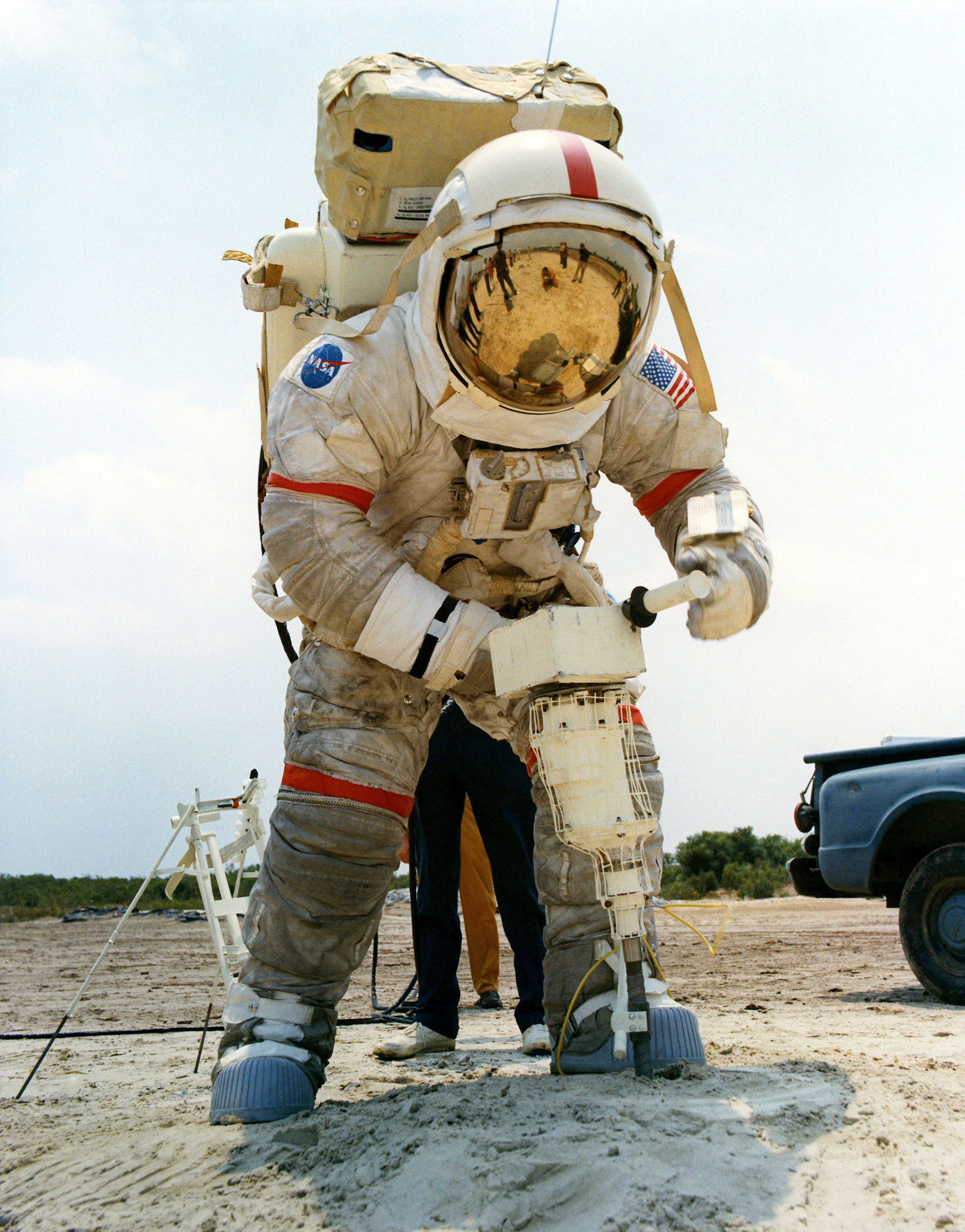 Wallpaper #e2eE_JIBSpphPi3-ZZiW147 Astronauts Wearing the Wrong Spacesuit Collectspace Messages