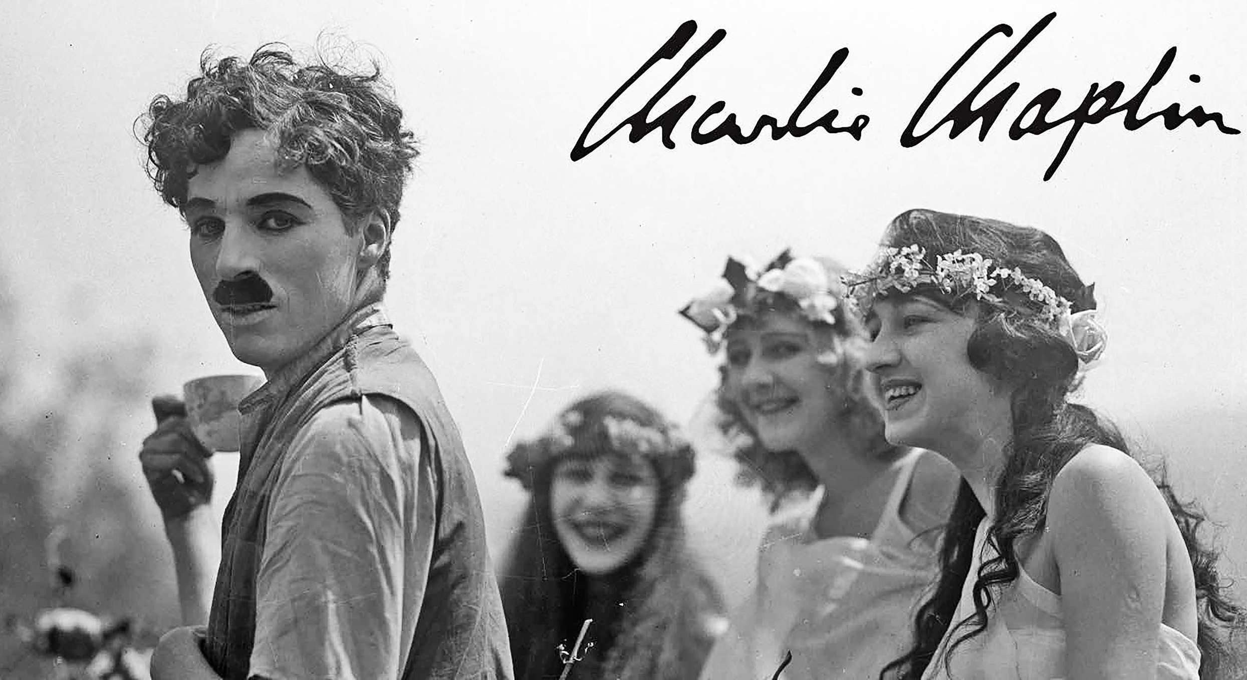 Wallpaper #kmjYF5MBSpphPi3-rhDn339 Charlie Chaplin Apo Khamini Little Tramp Stin Kokkini Simaia Kai Sto