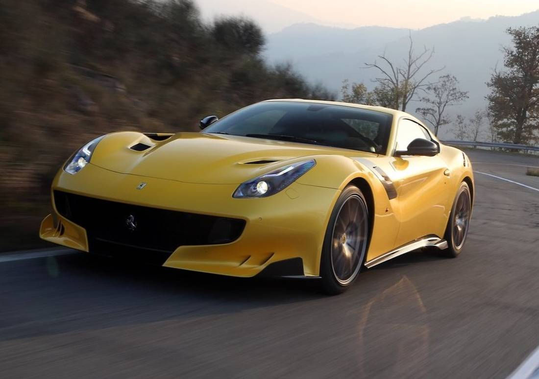 Wallpaper #lmiaHZMBSpphPi3-Uyac65 Alle Informatie Over De Ferrari F12 Bij Autoscout24