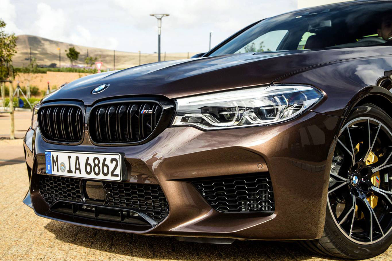 Wallpaper #rmeQ65IBSpphPi3-E0xa237 New M5 Brown