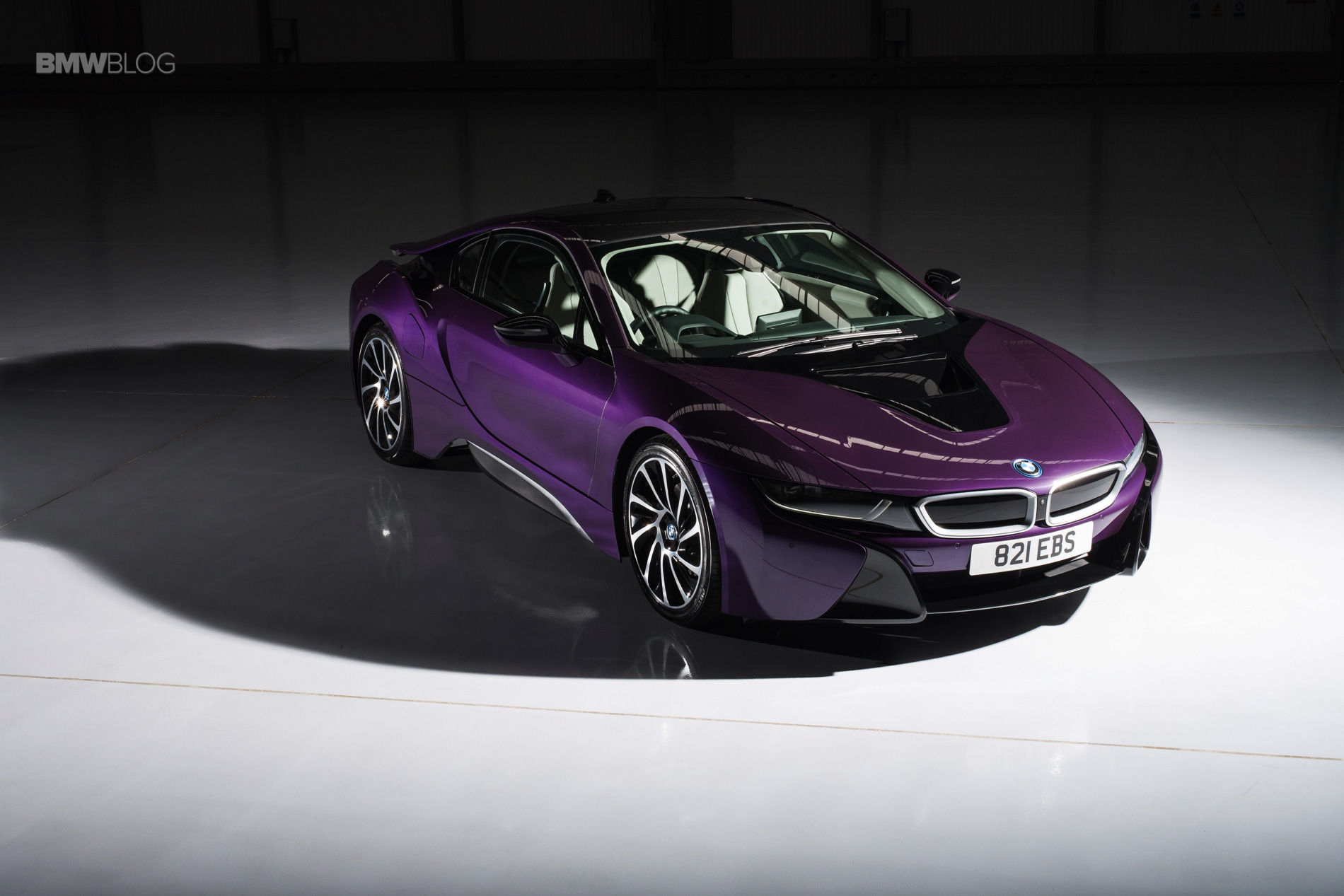 Wallpaper #En3o844Bnwiau_P6-w7431 BMW Offers Individual Colors for the i8 Hybrid Sportscar